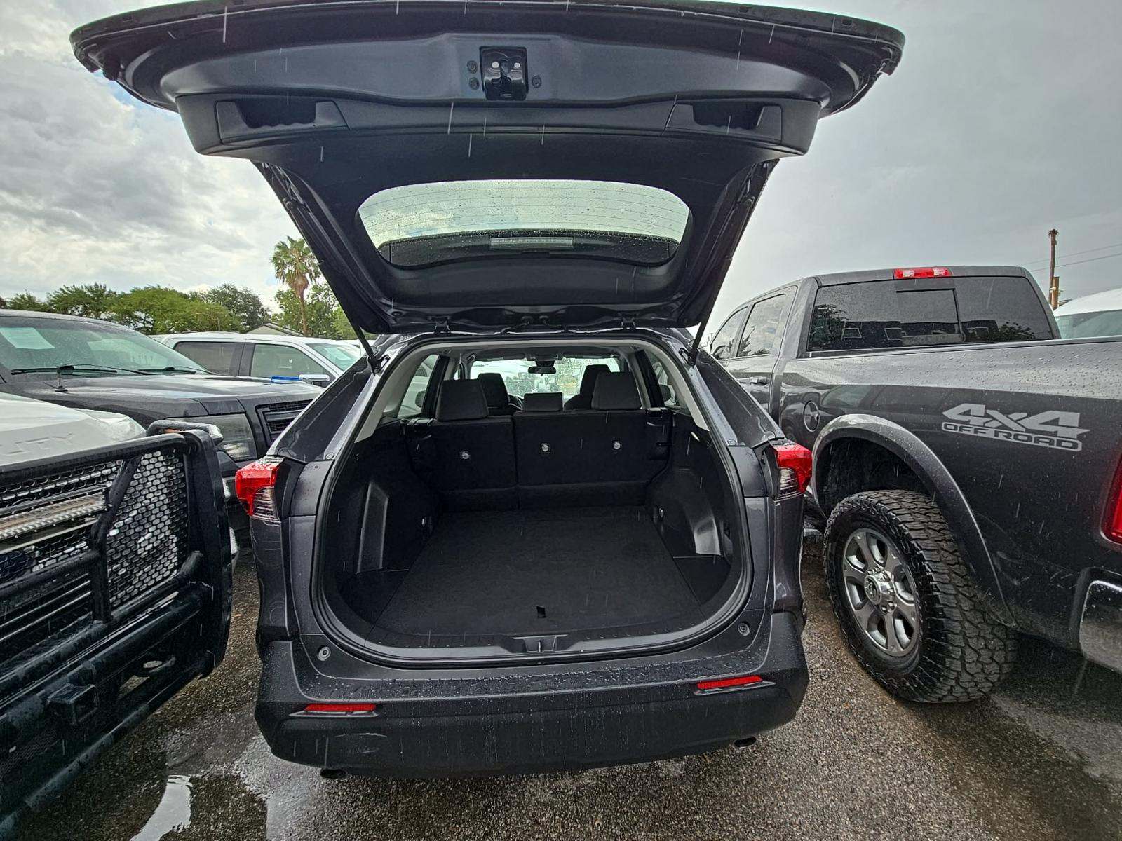 2023 Toyota RAV4 LE FWD