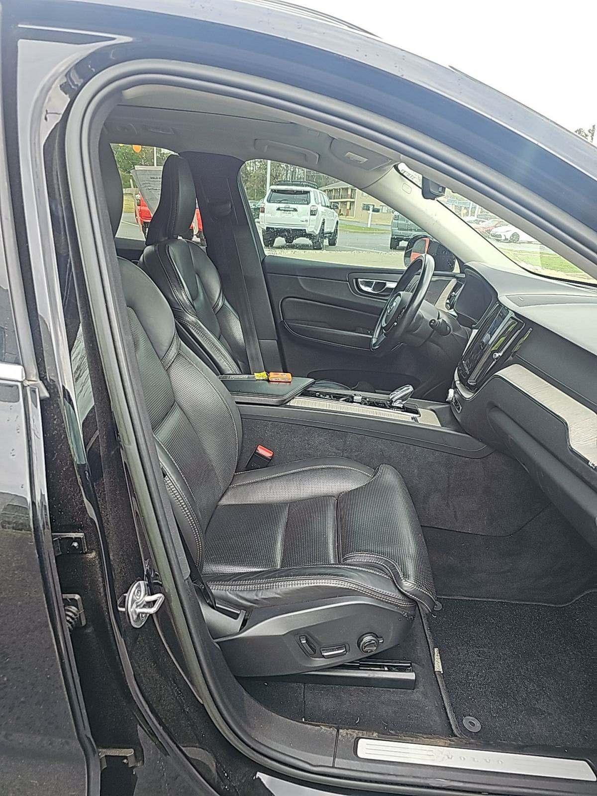 2022 Volvo XC60 B6 Inscription AWD