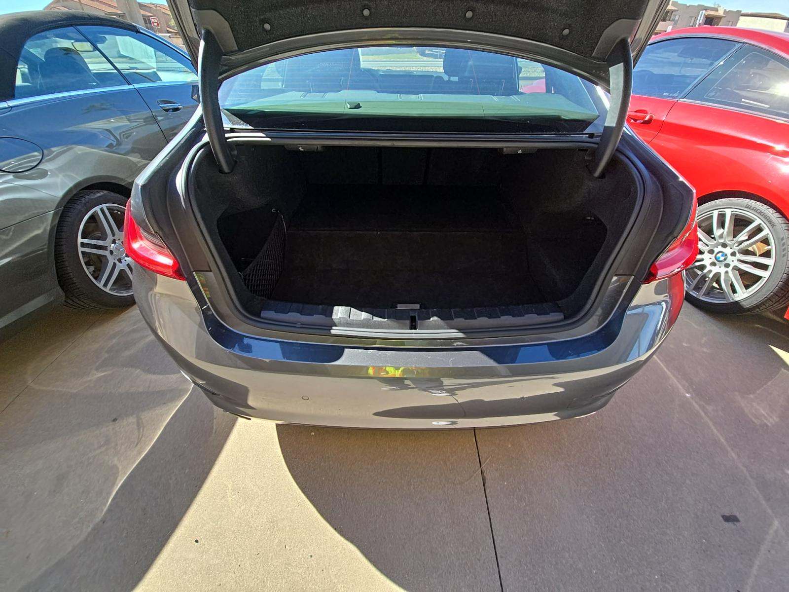 2022 BMW 3 Series 330e RWD