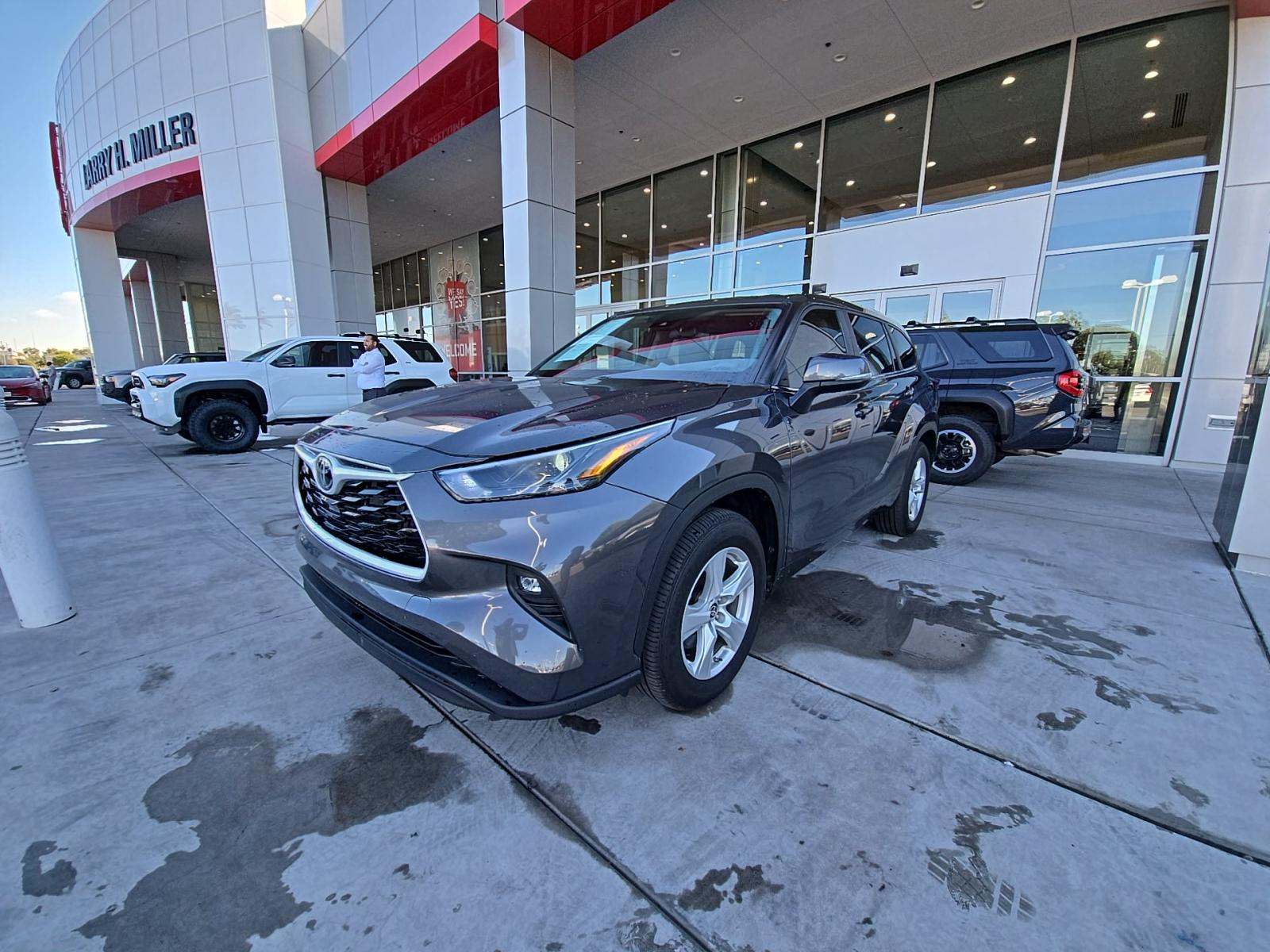 2024 Toyota Highlander LE FWD