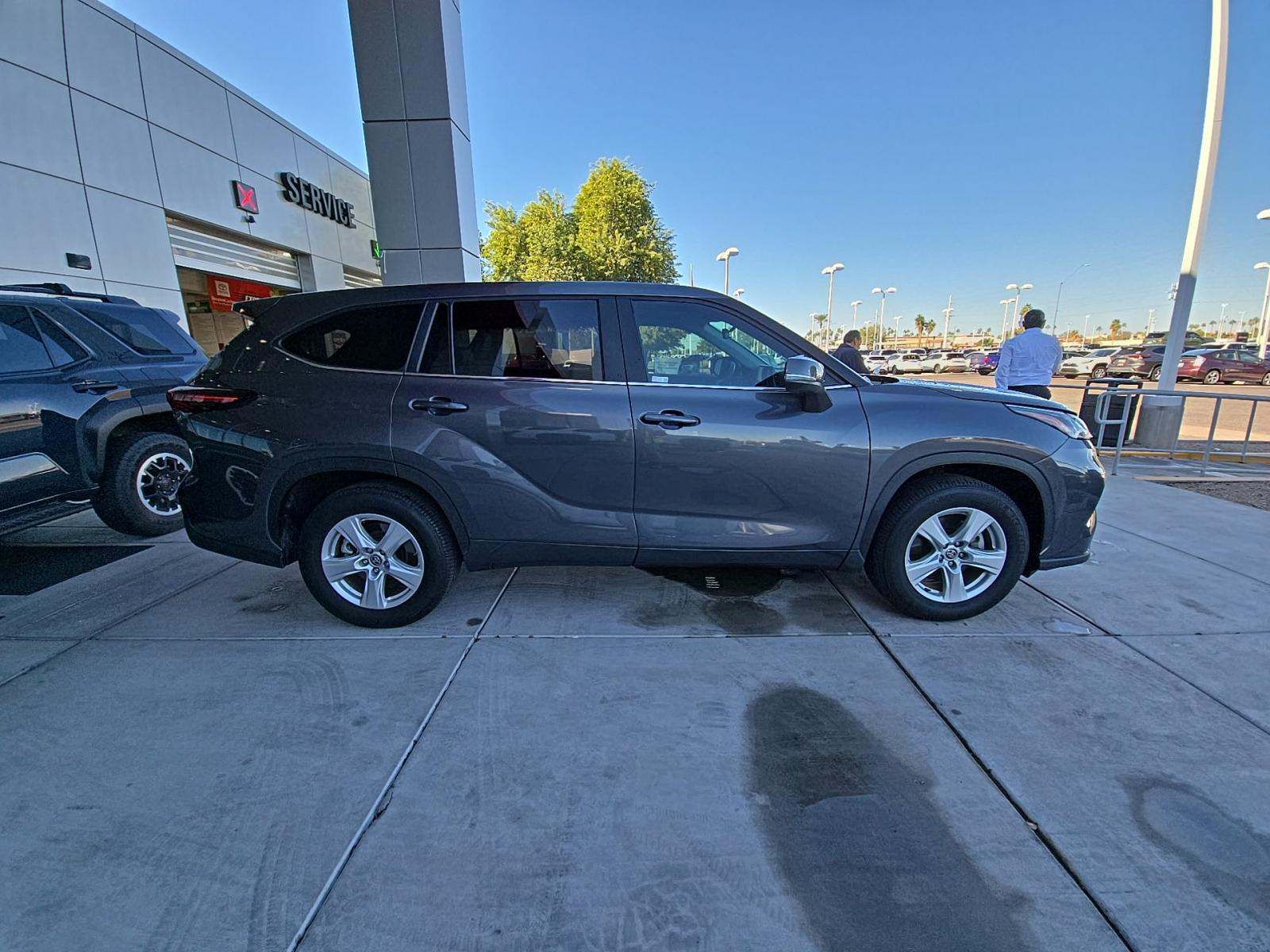 2024 Toyota Highlander LE FWD