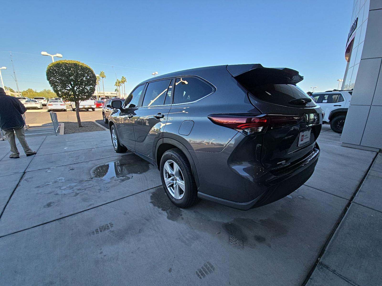 2024 Toyota Highlander LE FWD