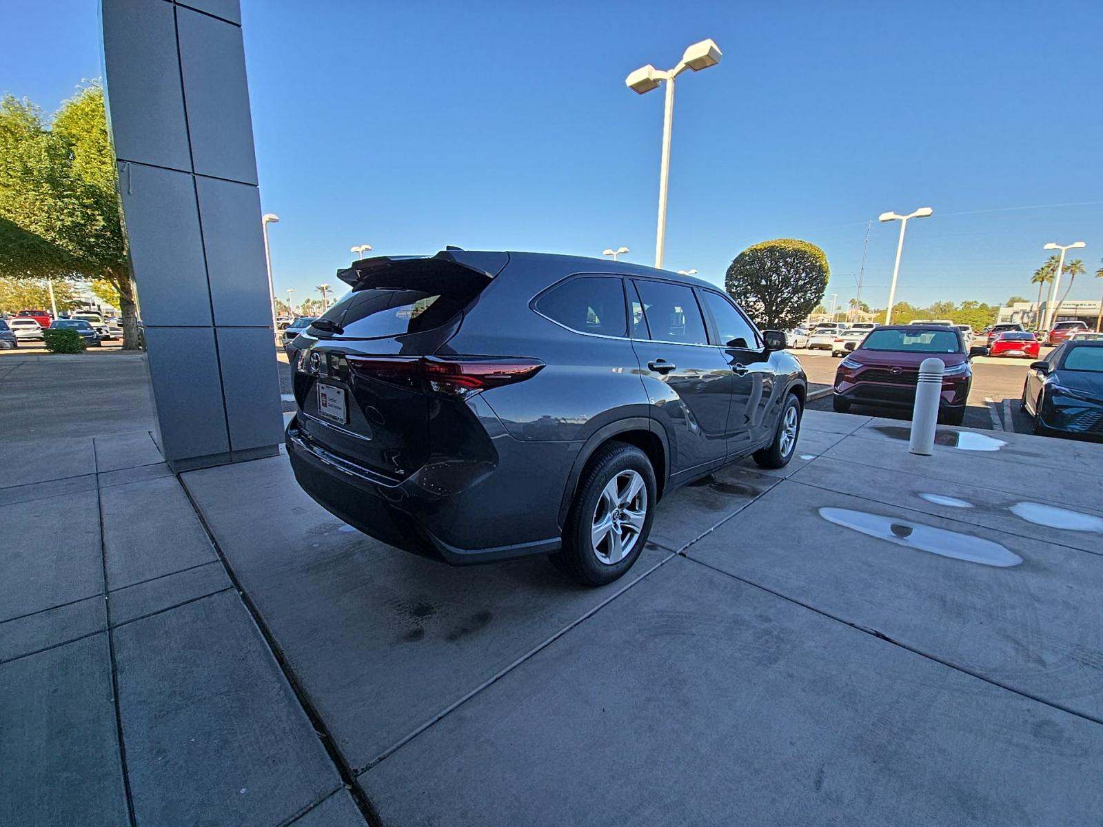 2024 Toyota Highlander LE FWD