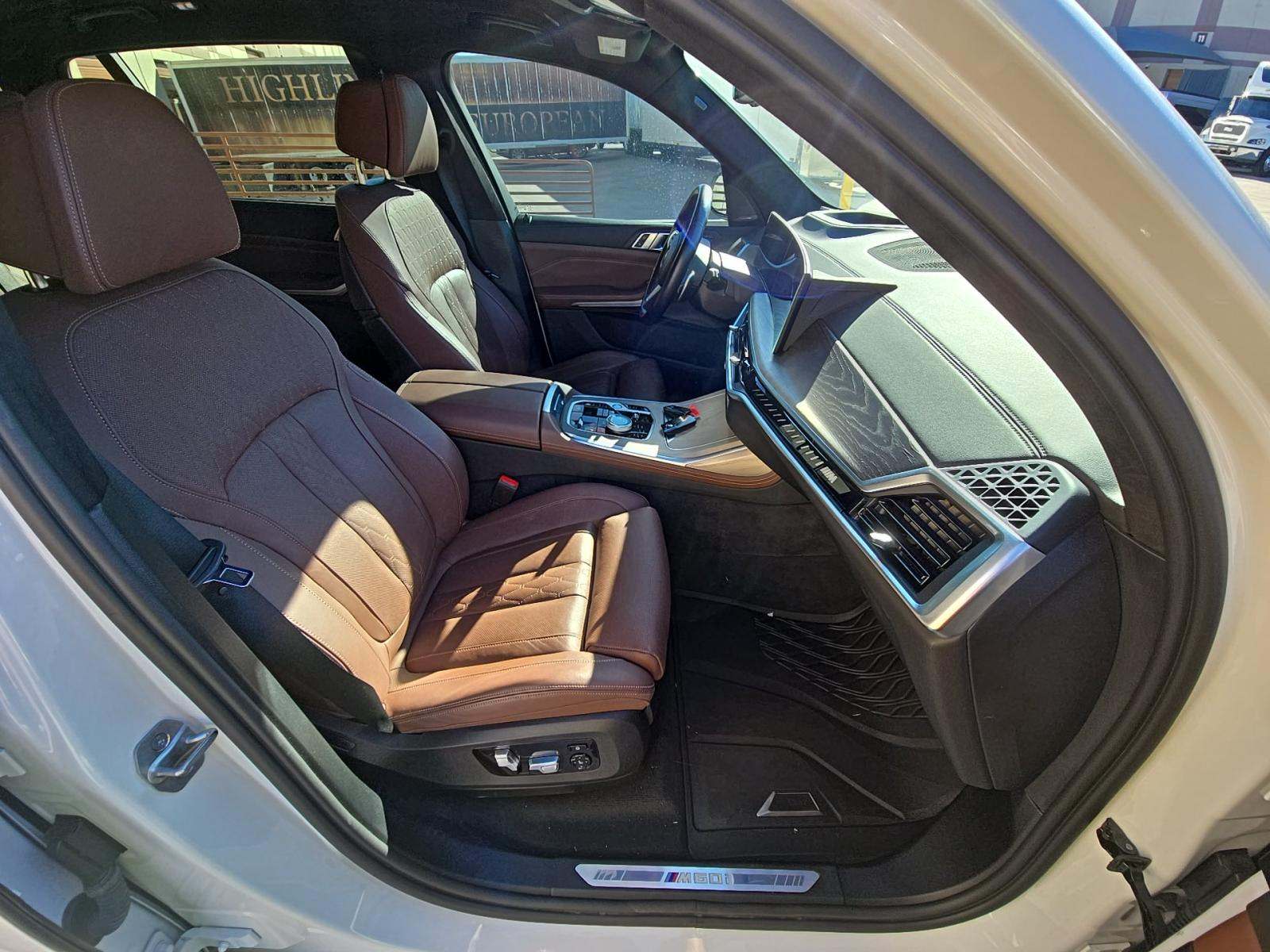 2023 BMW X7 M60i AWD