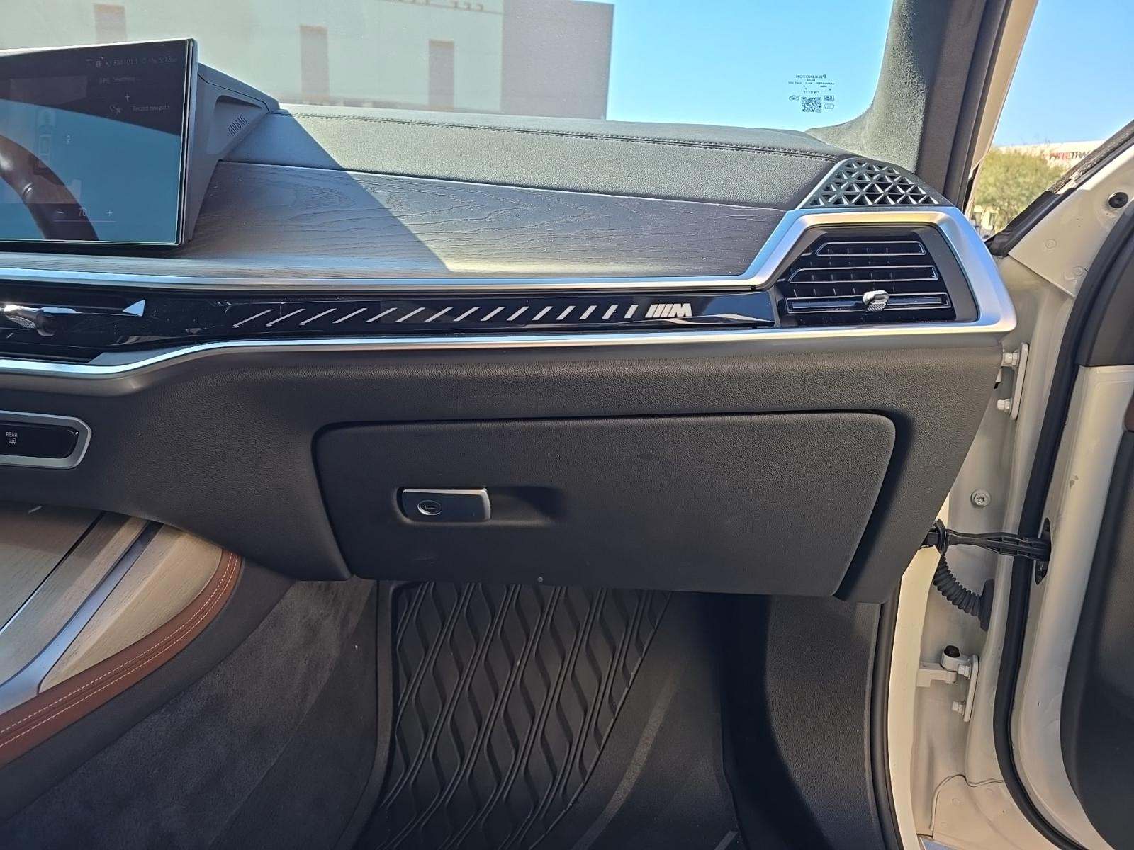 2023 BMW X7 M60i AWD