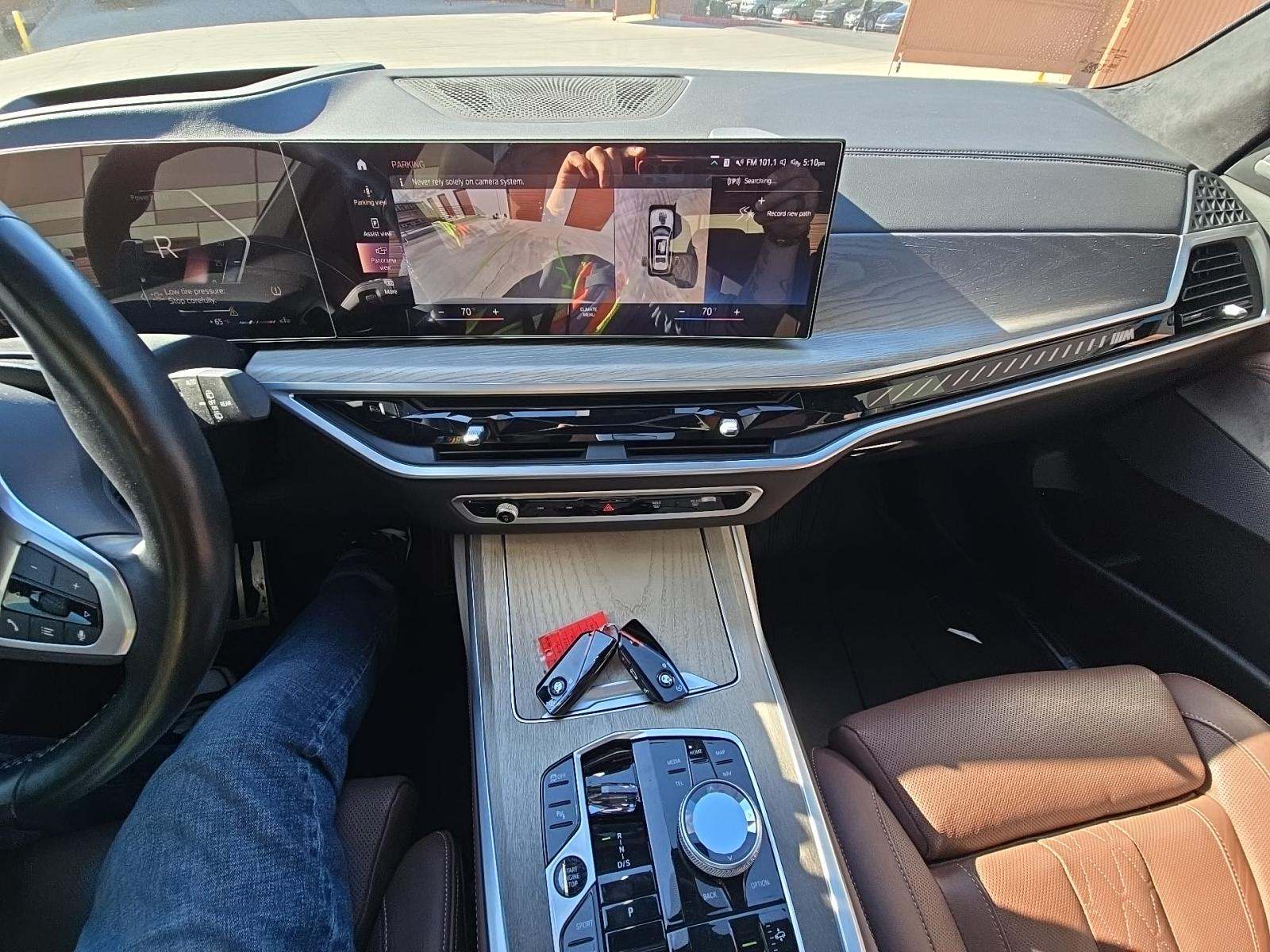 2023 BMW X7 M60i AWD