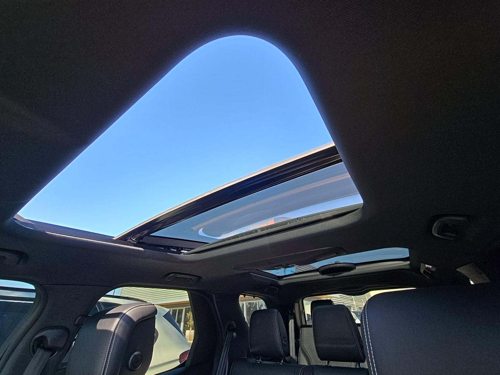 2022 Land Rover Discovery S R-Dynamic AWD