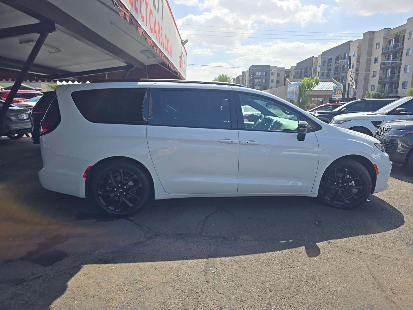 2025 Chrysler Pacifica Limited FWD