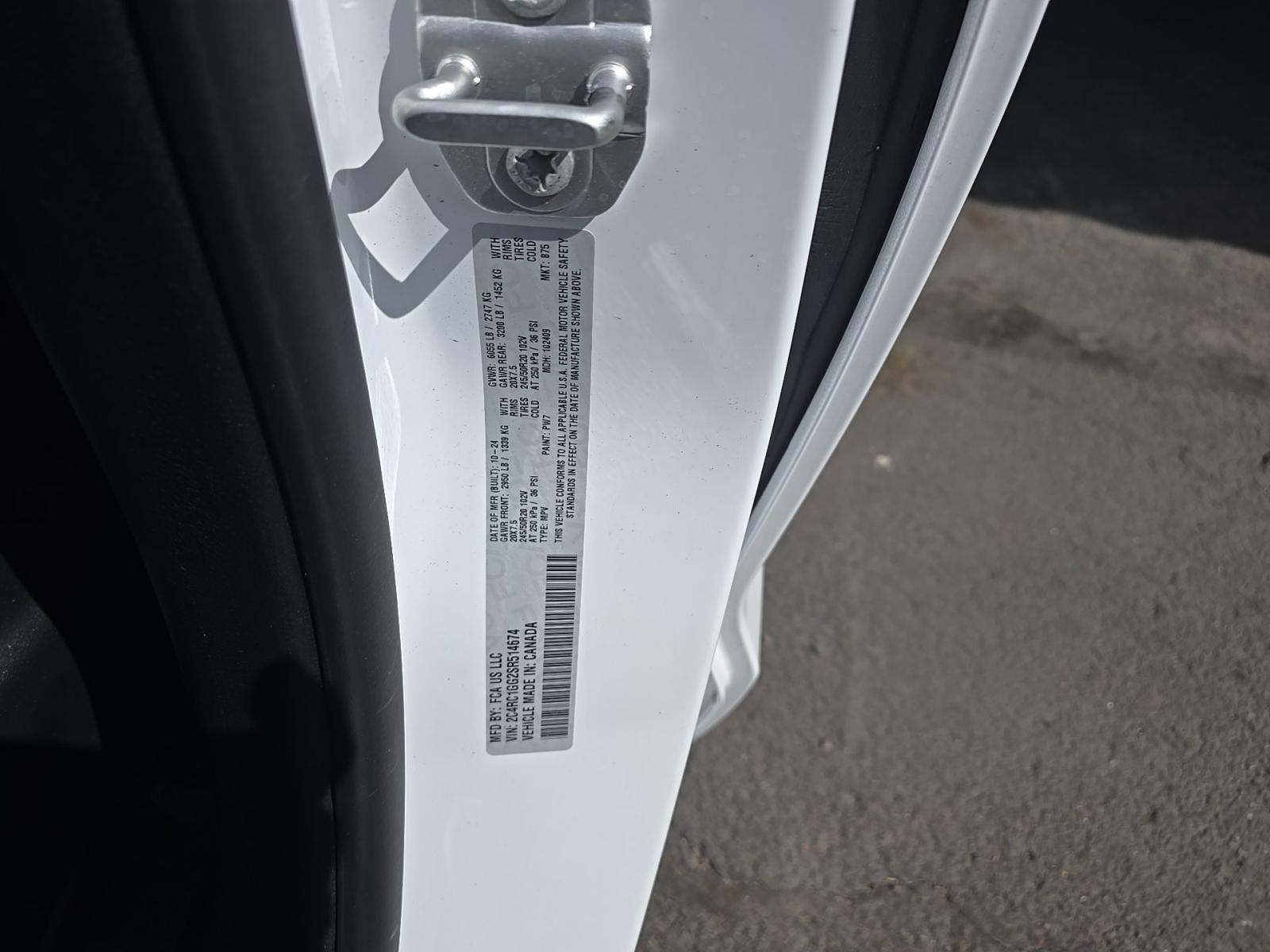 2025 Chrysler Pacifica Limited FWD