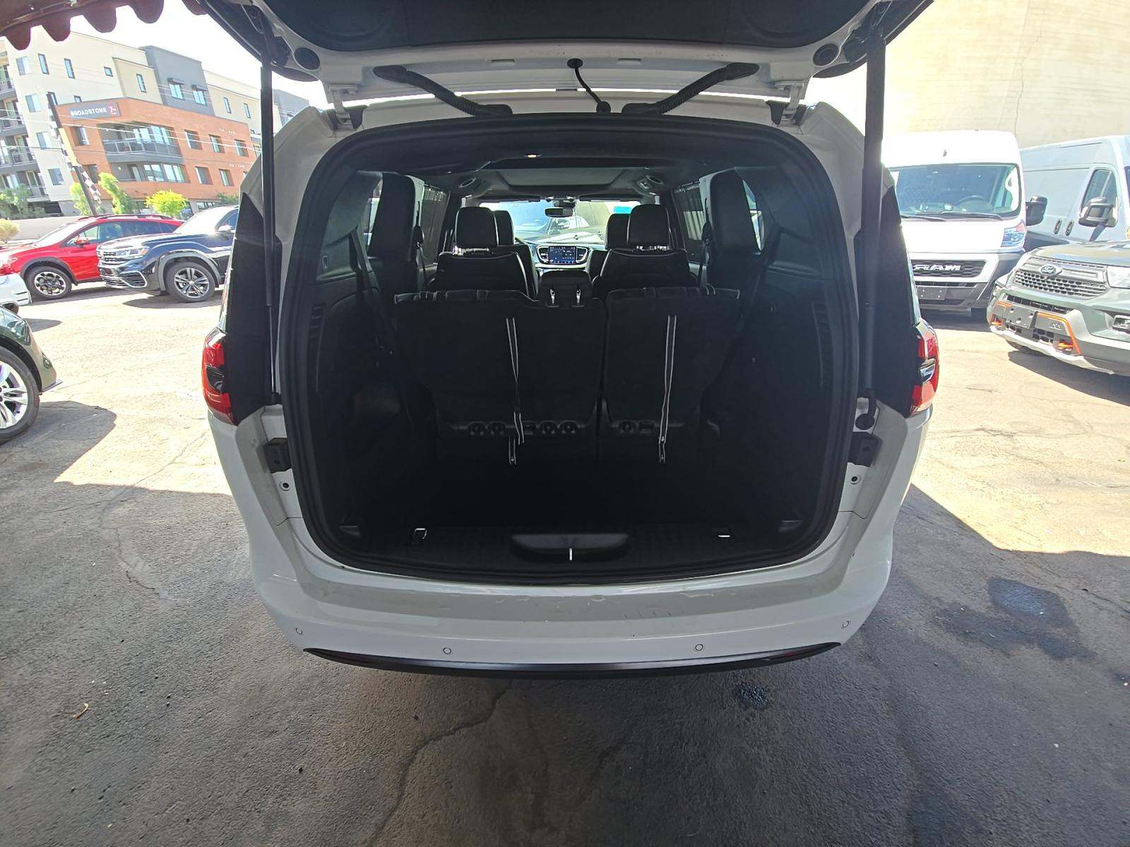 2025 Chrysler Pacifica Limited FWD