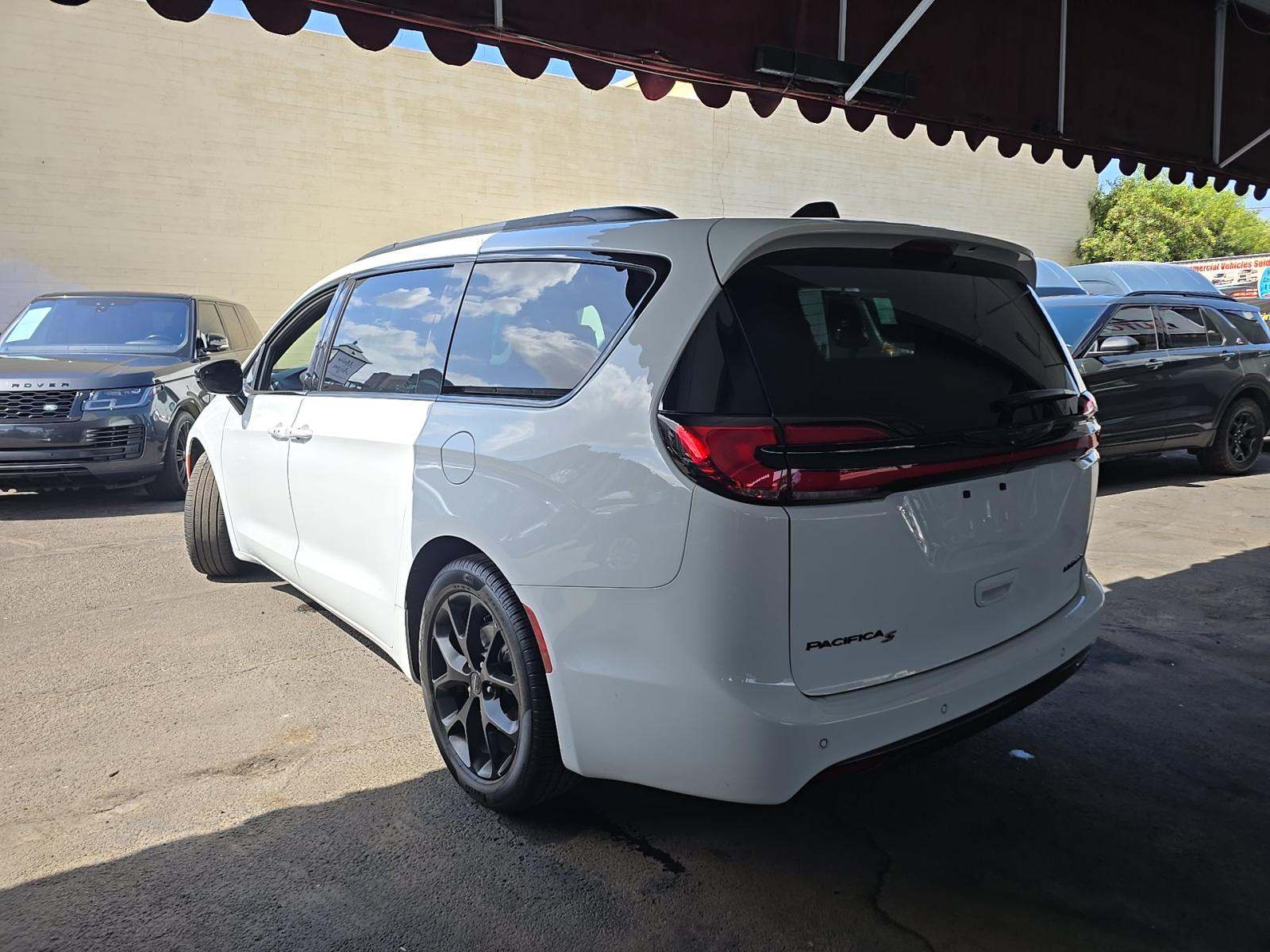 2025 Chrysler Pacifica Limited FWD