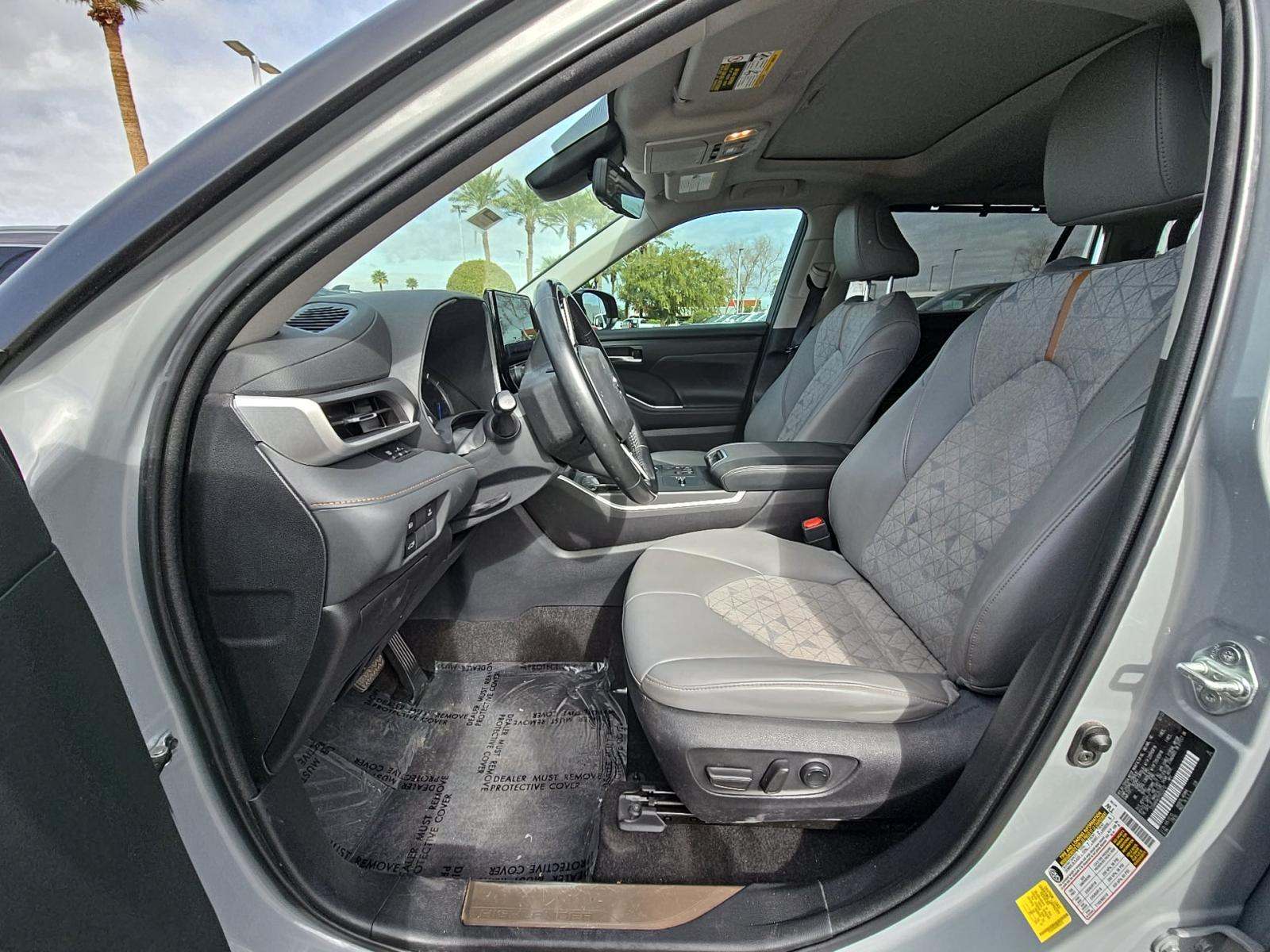 2023 Toyota Highlander Hybrid Bronze Edition FWD