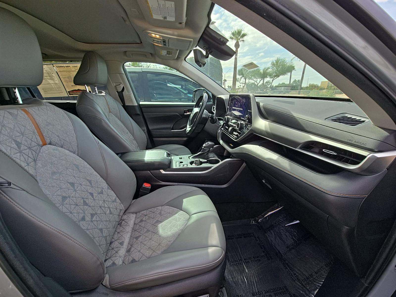 2023 Toyota Highlander Hybrid Bronze Edition FWD