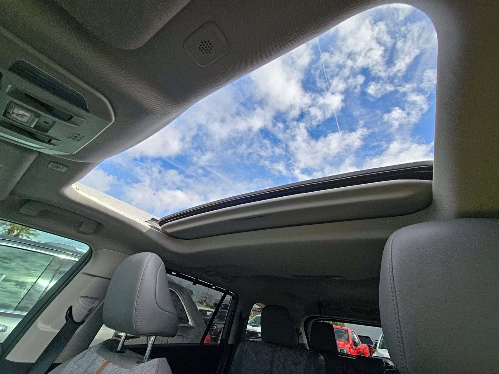 2023 Toyota Highlander Hybrid Bronze Edition FWD