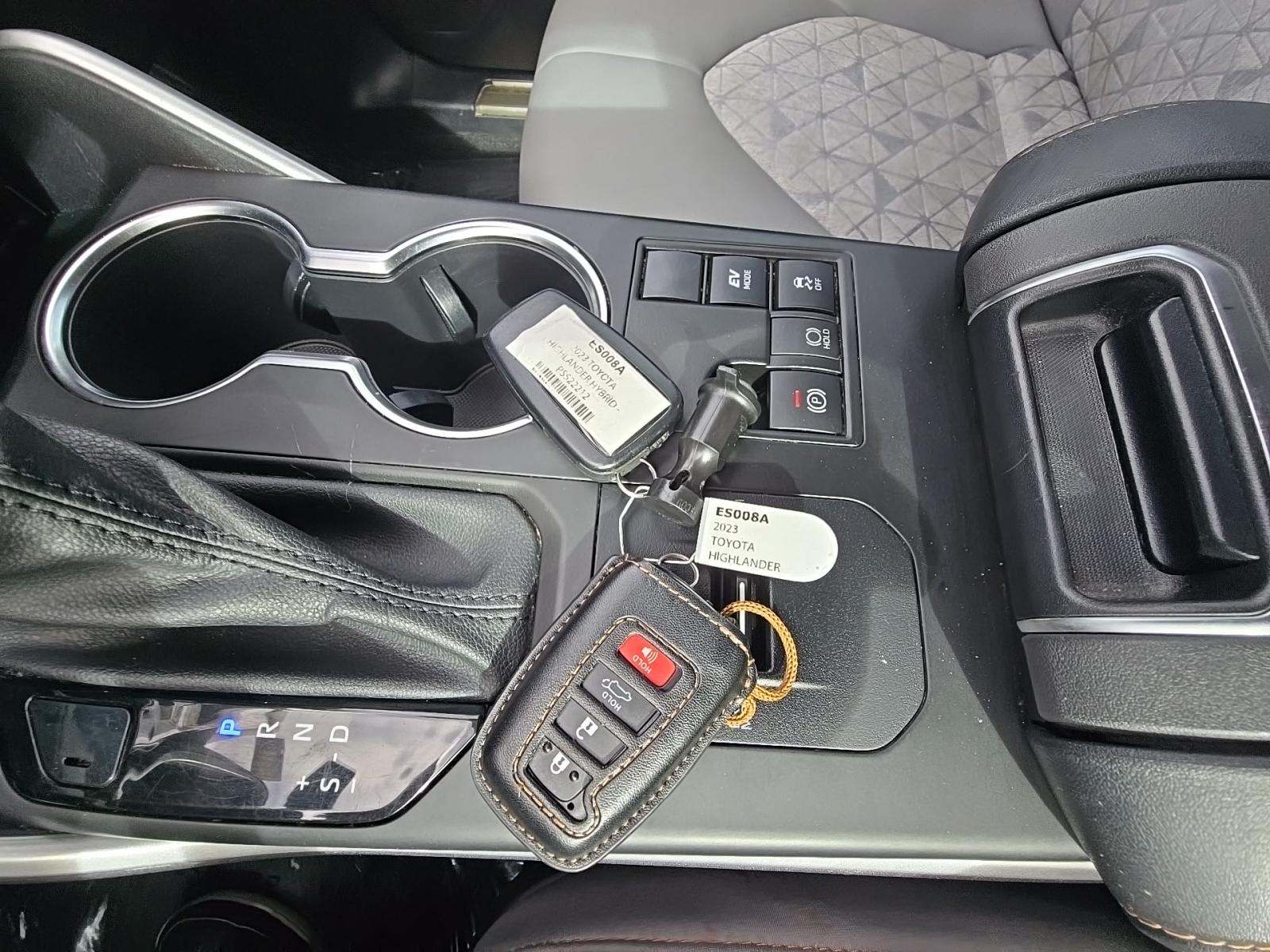 2023 Toyota Highlander Hybrid Bronze Edition FWD