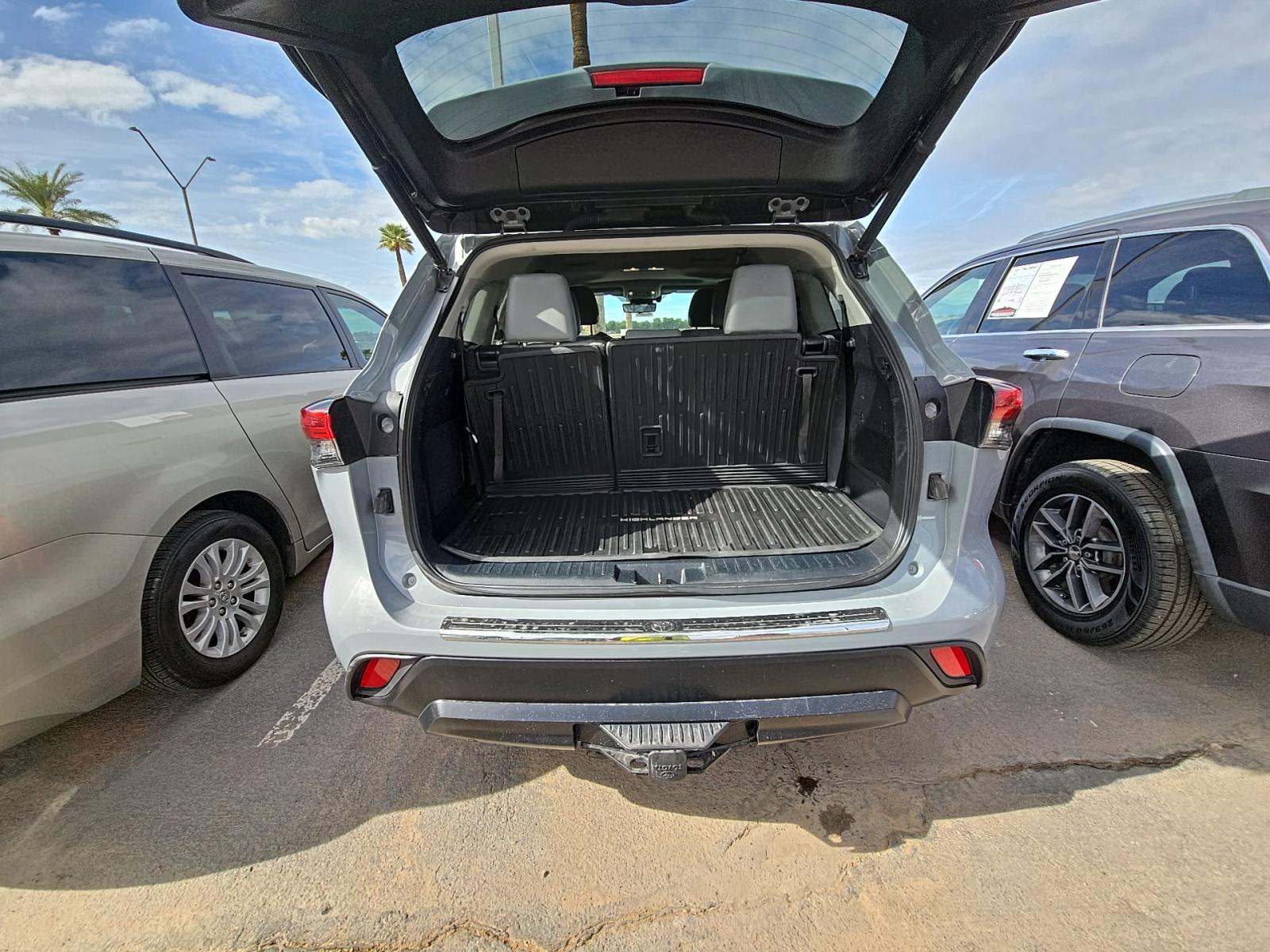 2023 Toyota Highlander Hybrid Bronze Edition FWD