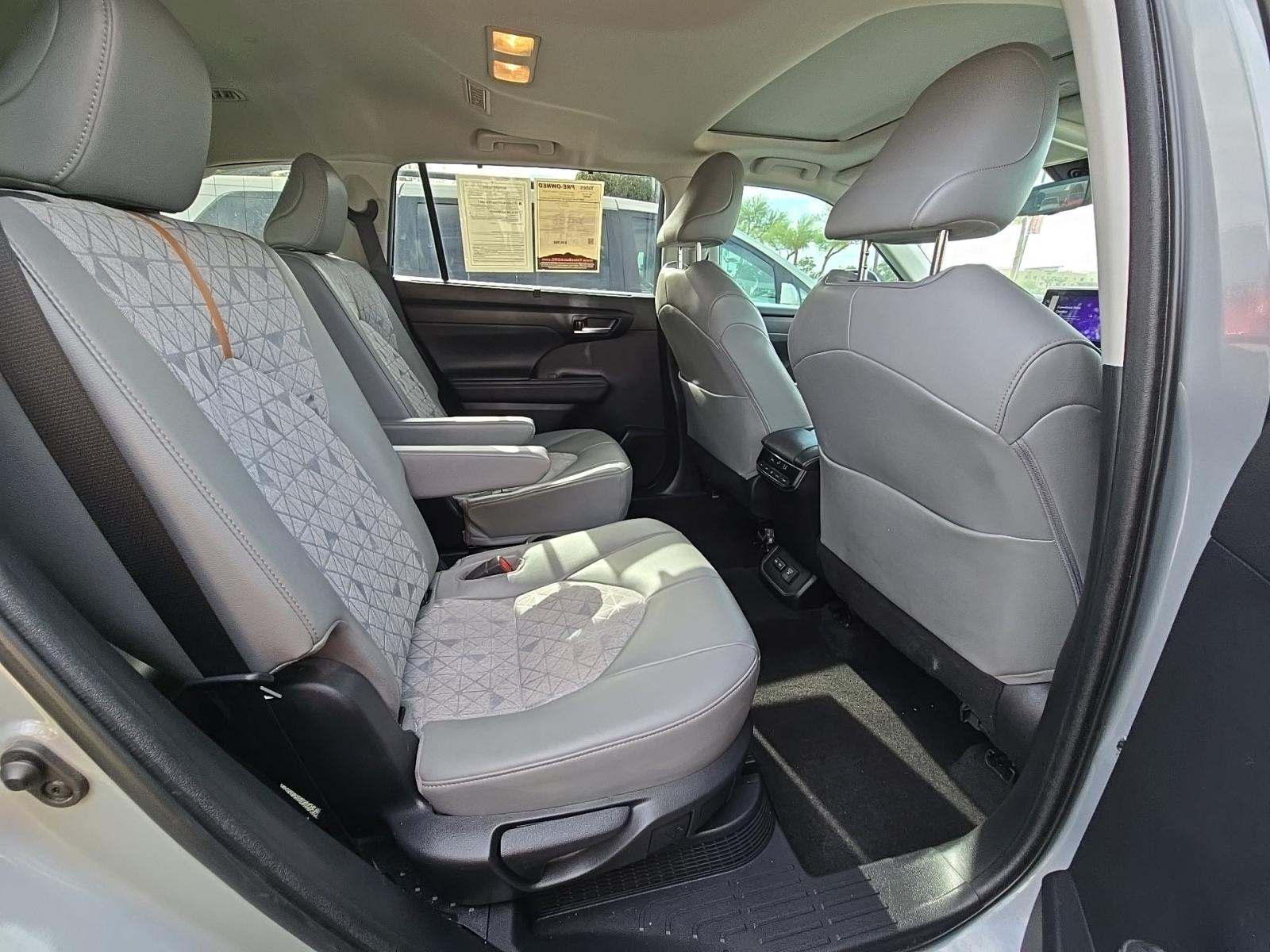 2023 Toyota Highlander Hybrid Bronze Edition FWD