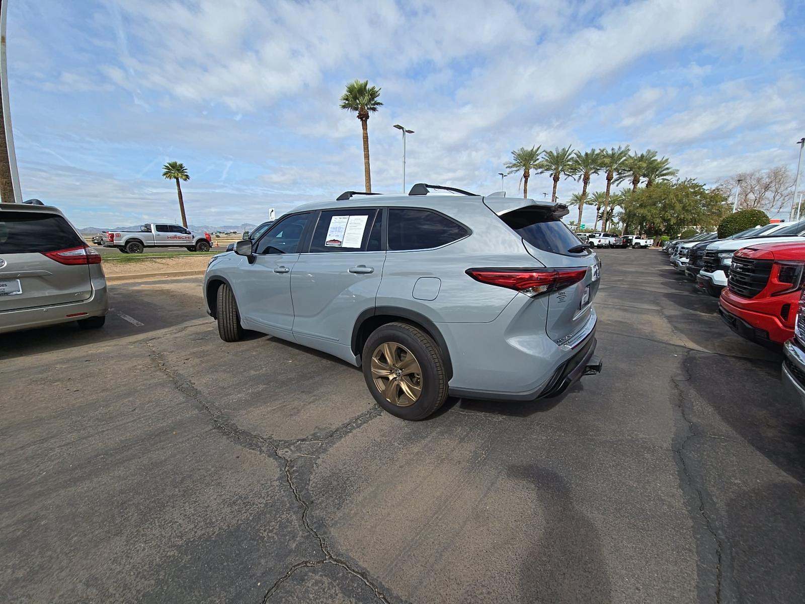 2023 Toyota Highlander Hybrid Bronze Edition FWD