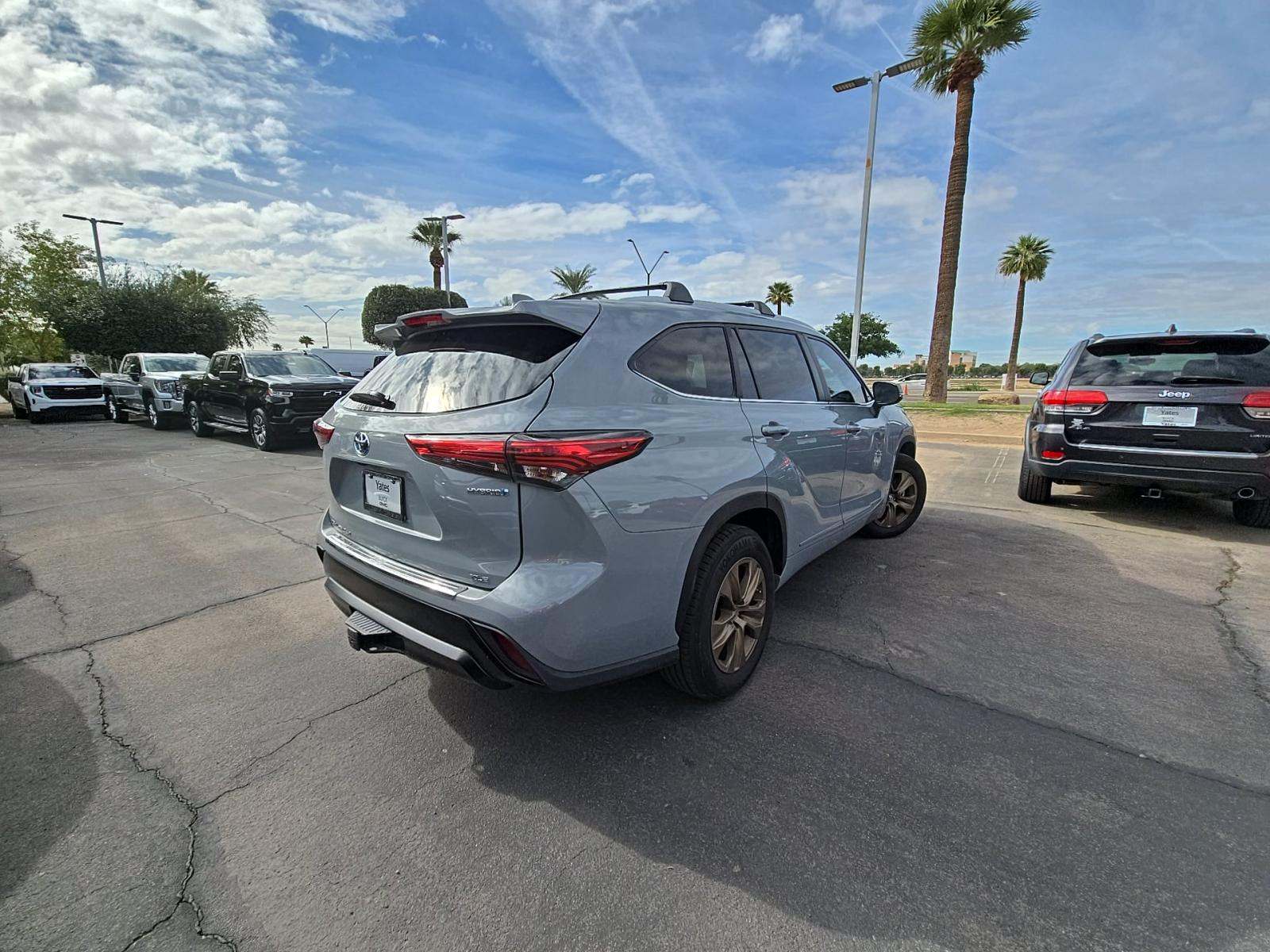 2023 Toyota Highlander Hybrid Bronze Edition FWD