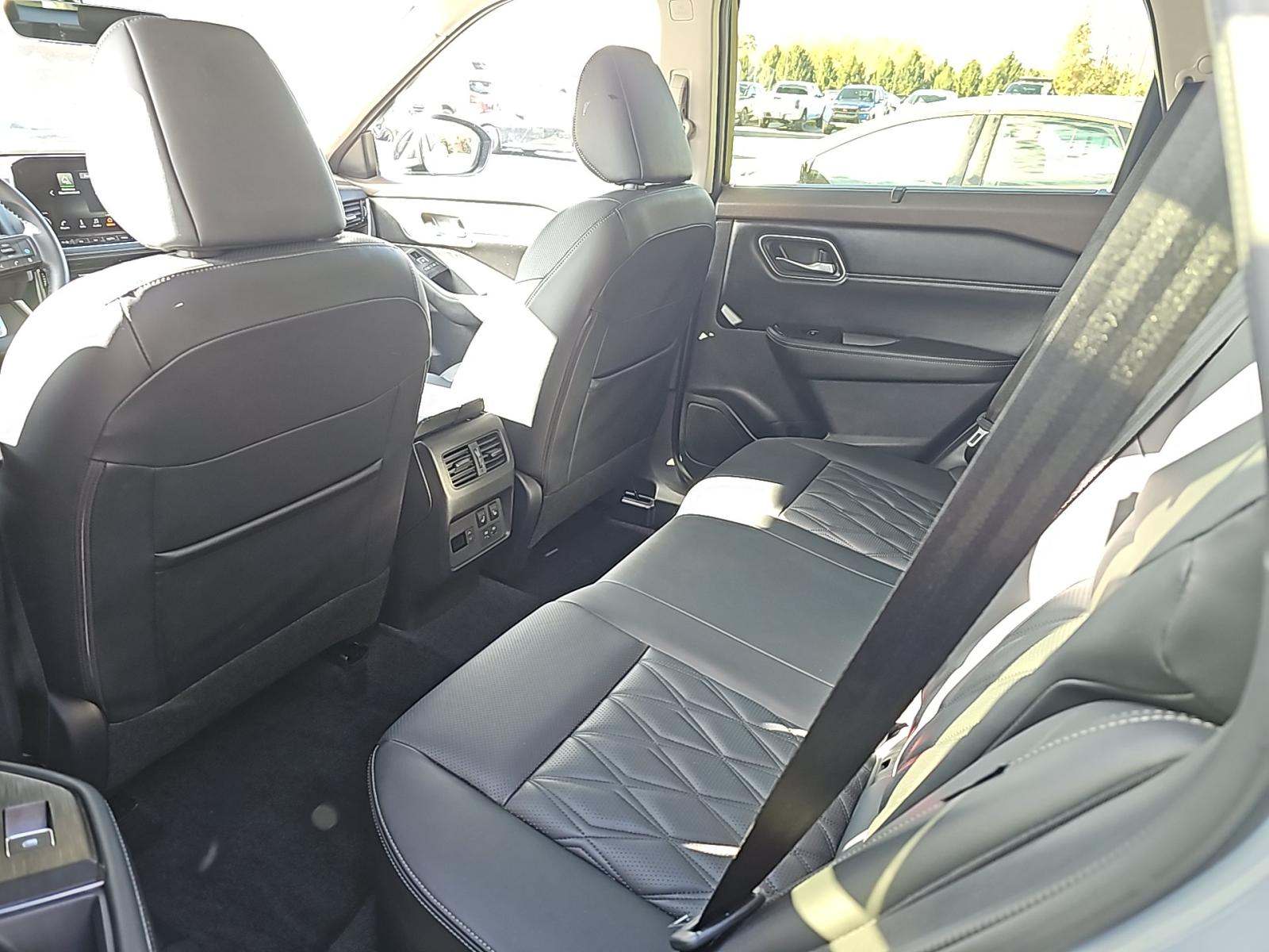 2023 Nissan Rogue Platinum AWD