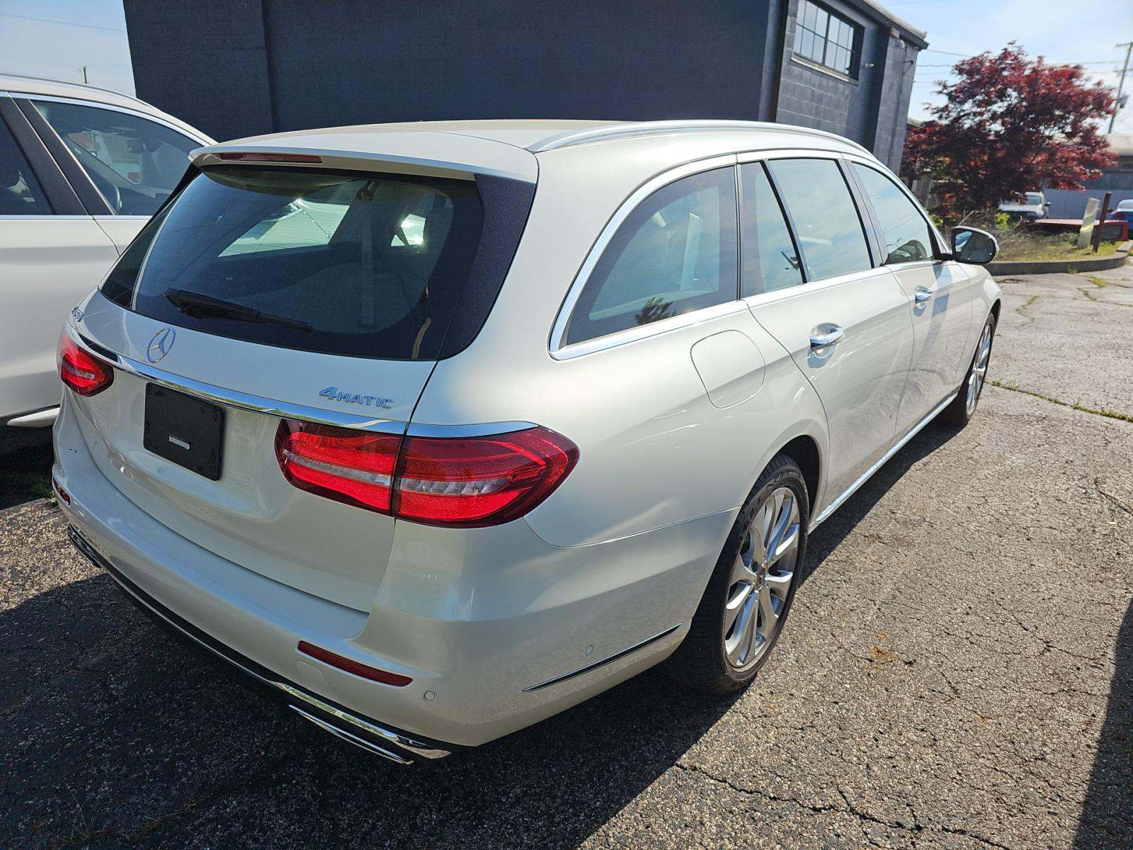 MERCEDES-BENZ E-CLASS - 3