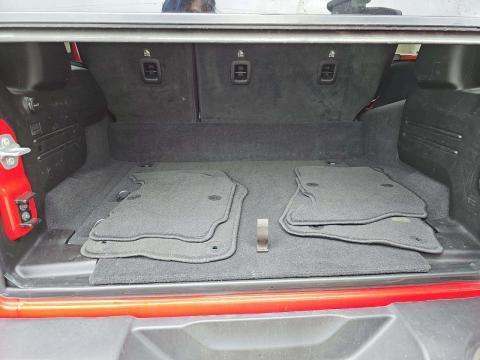 JEEP 4XE SAHARA - 10