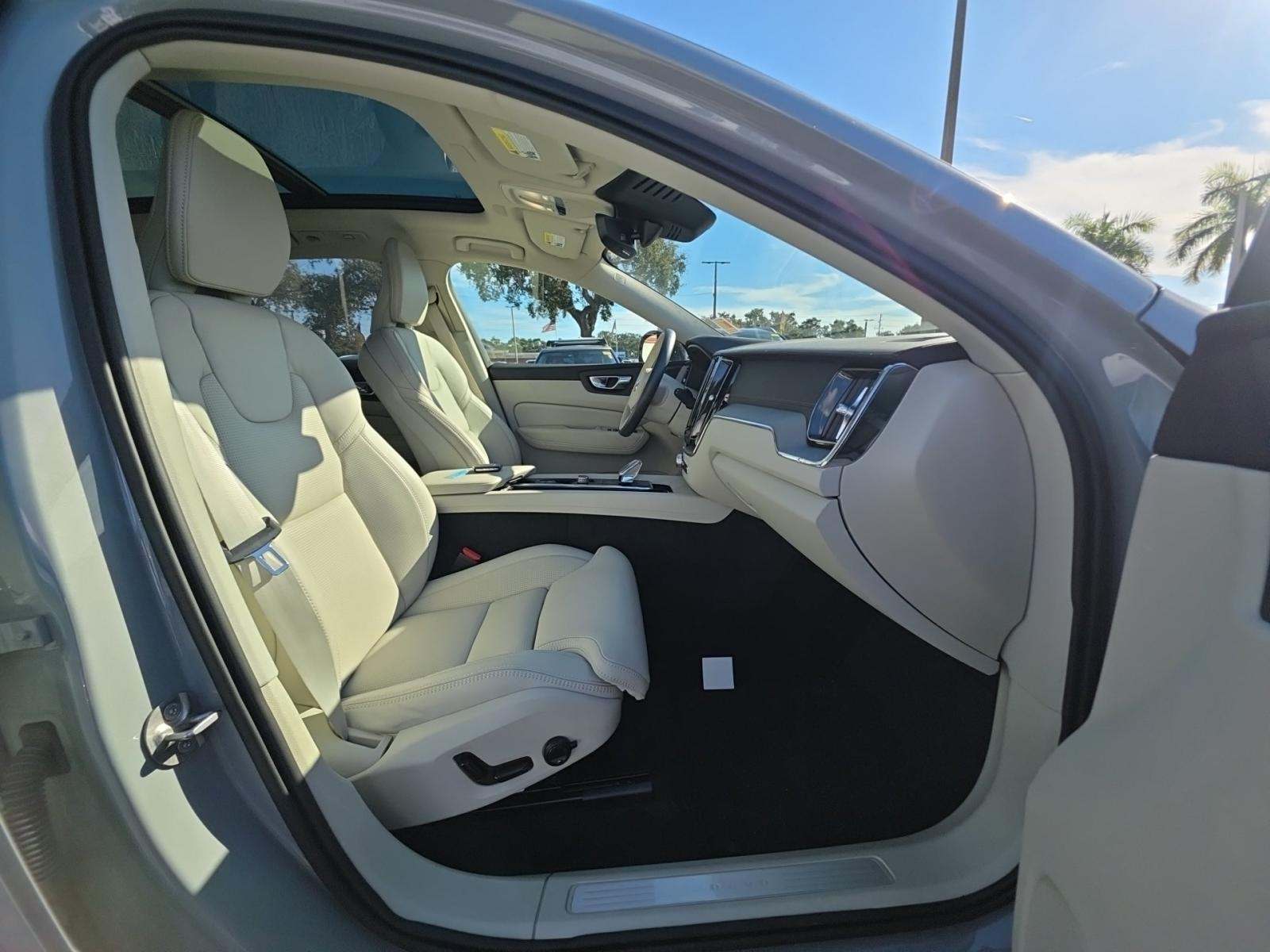 2025 Volvo XC60 B5 Ultra AWD