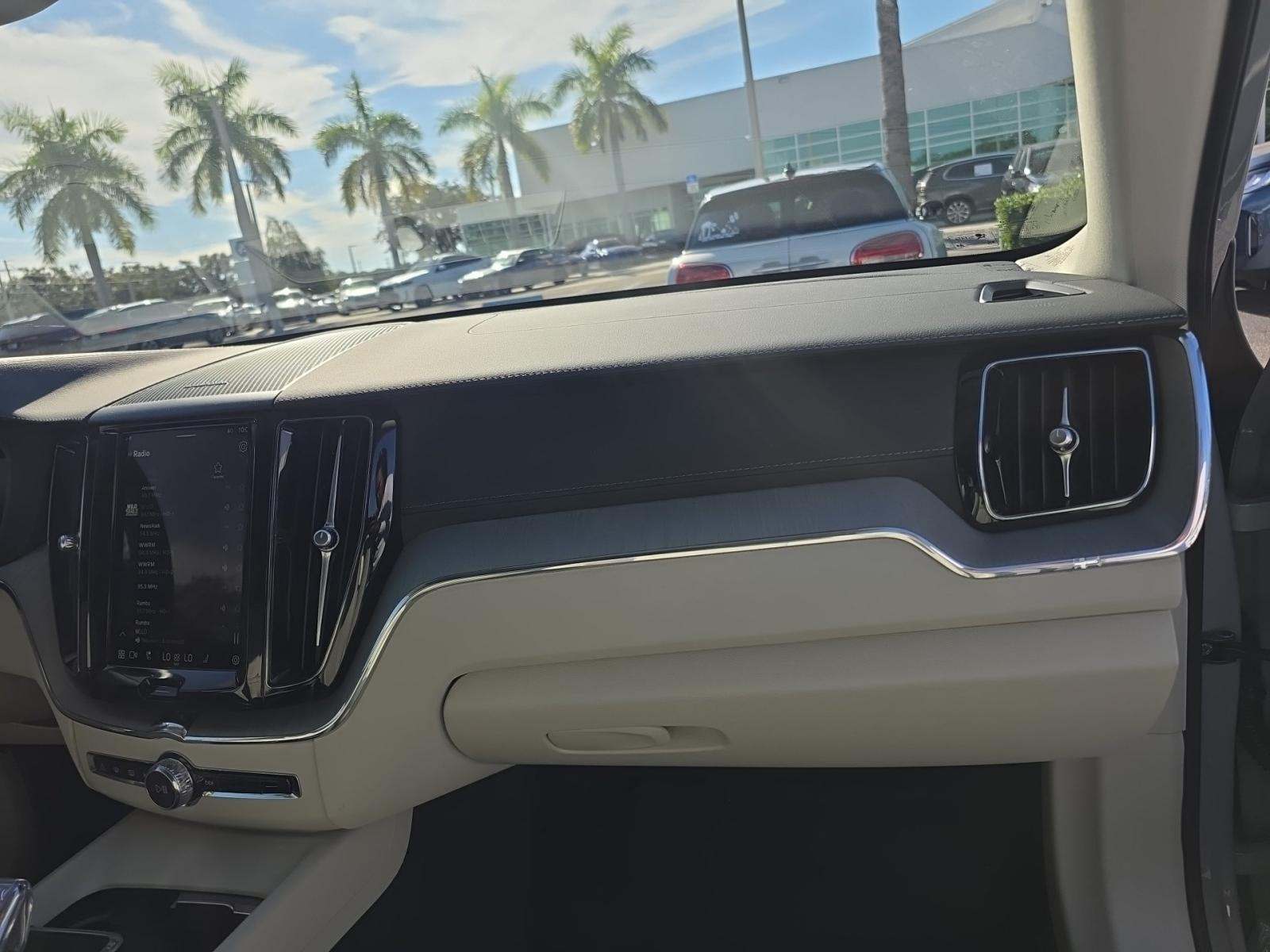 2025 Volvo XC60 B5 Ultra AWD