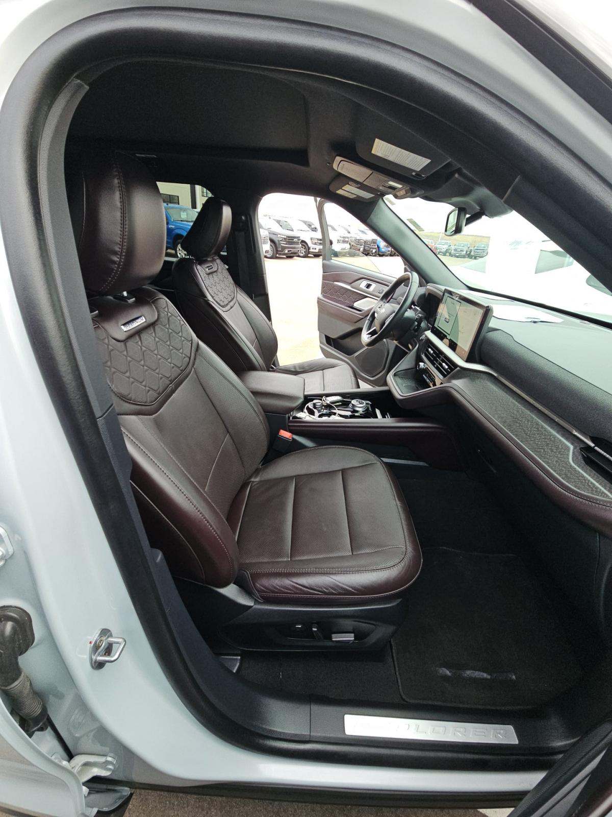 2025 Ford Explorer Platinum AWD