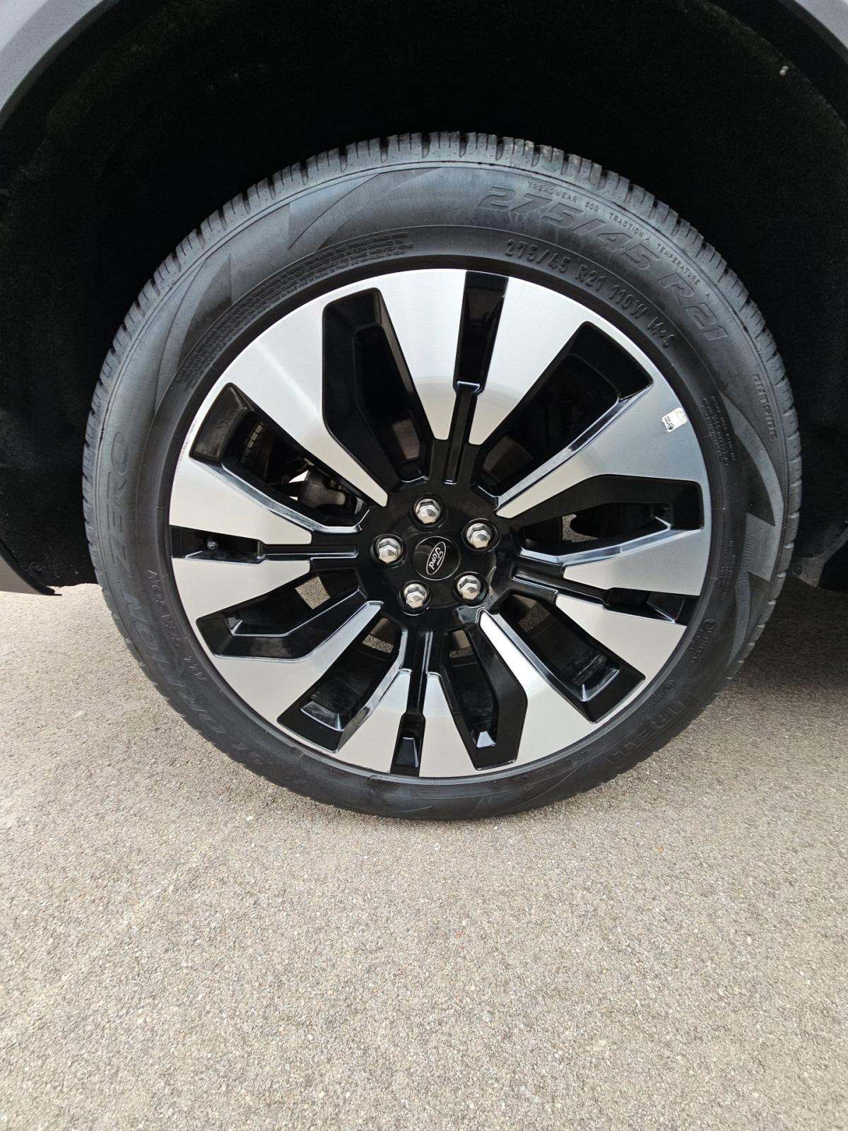 2025 Ford Explorer Platinum AWD