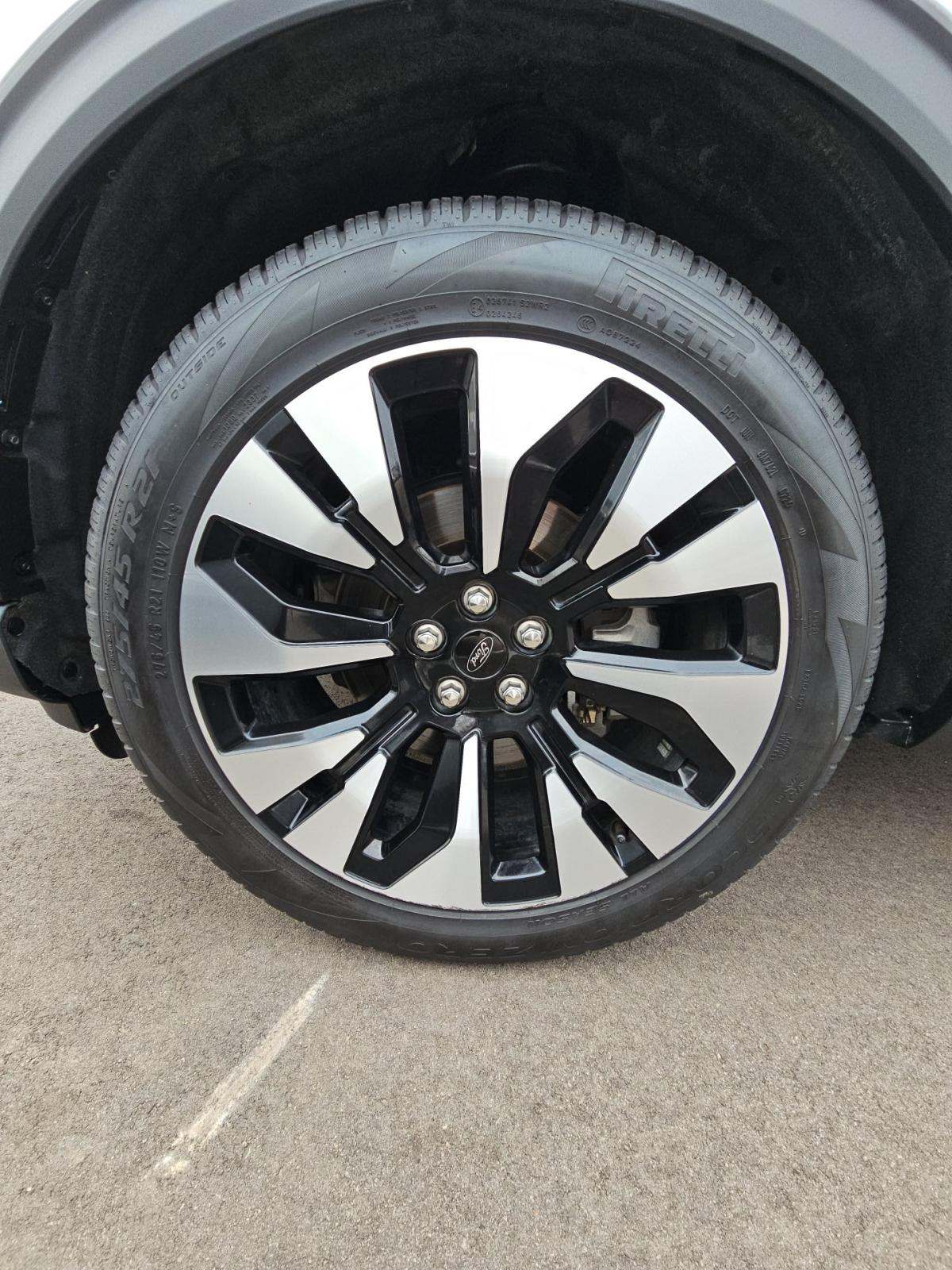 2025 Ford Explorer Platinum AWD