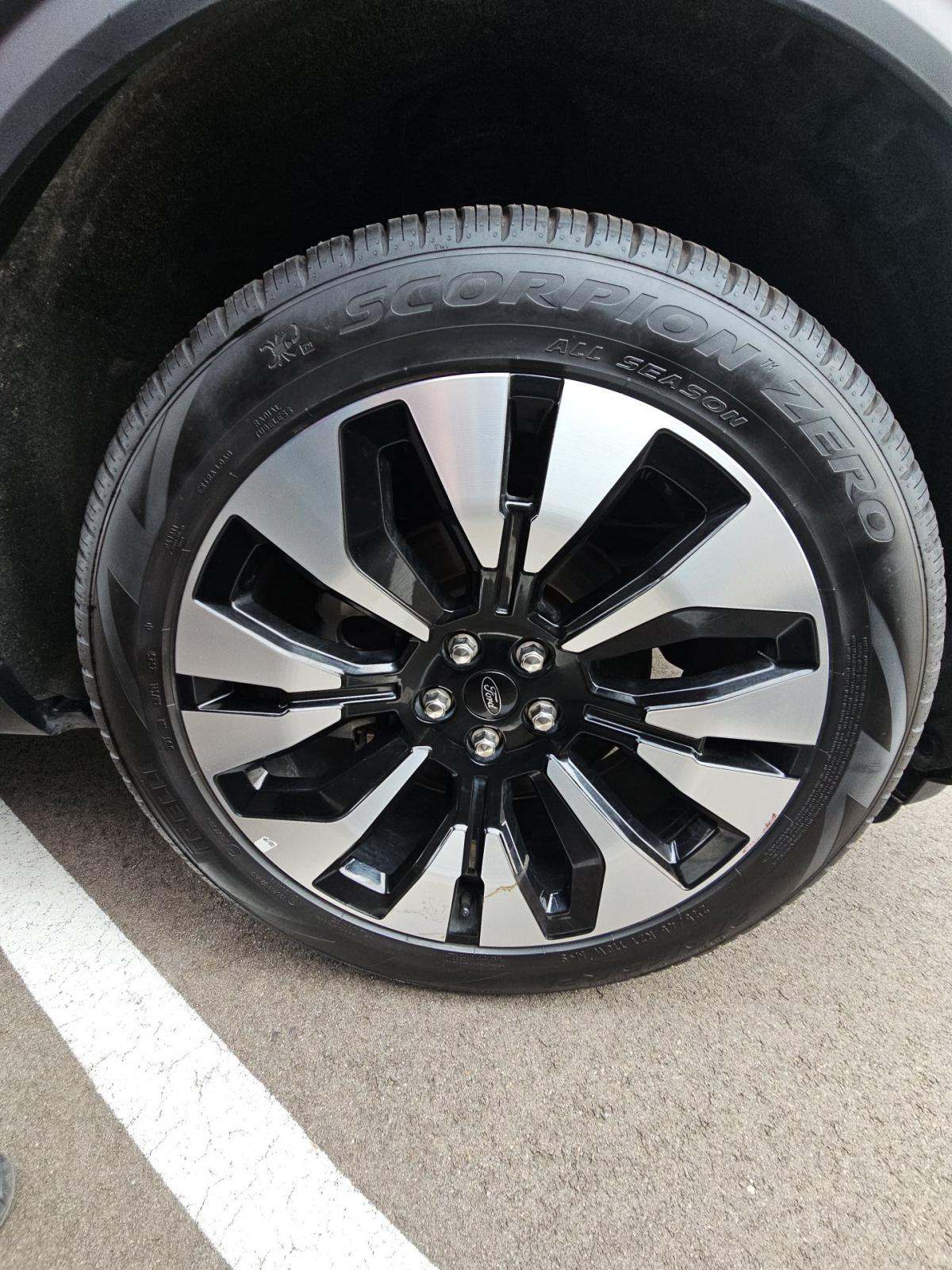 2025 Ford Explorer Platinum AWD