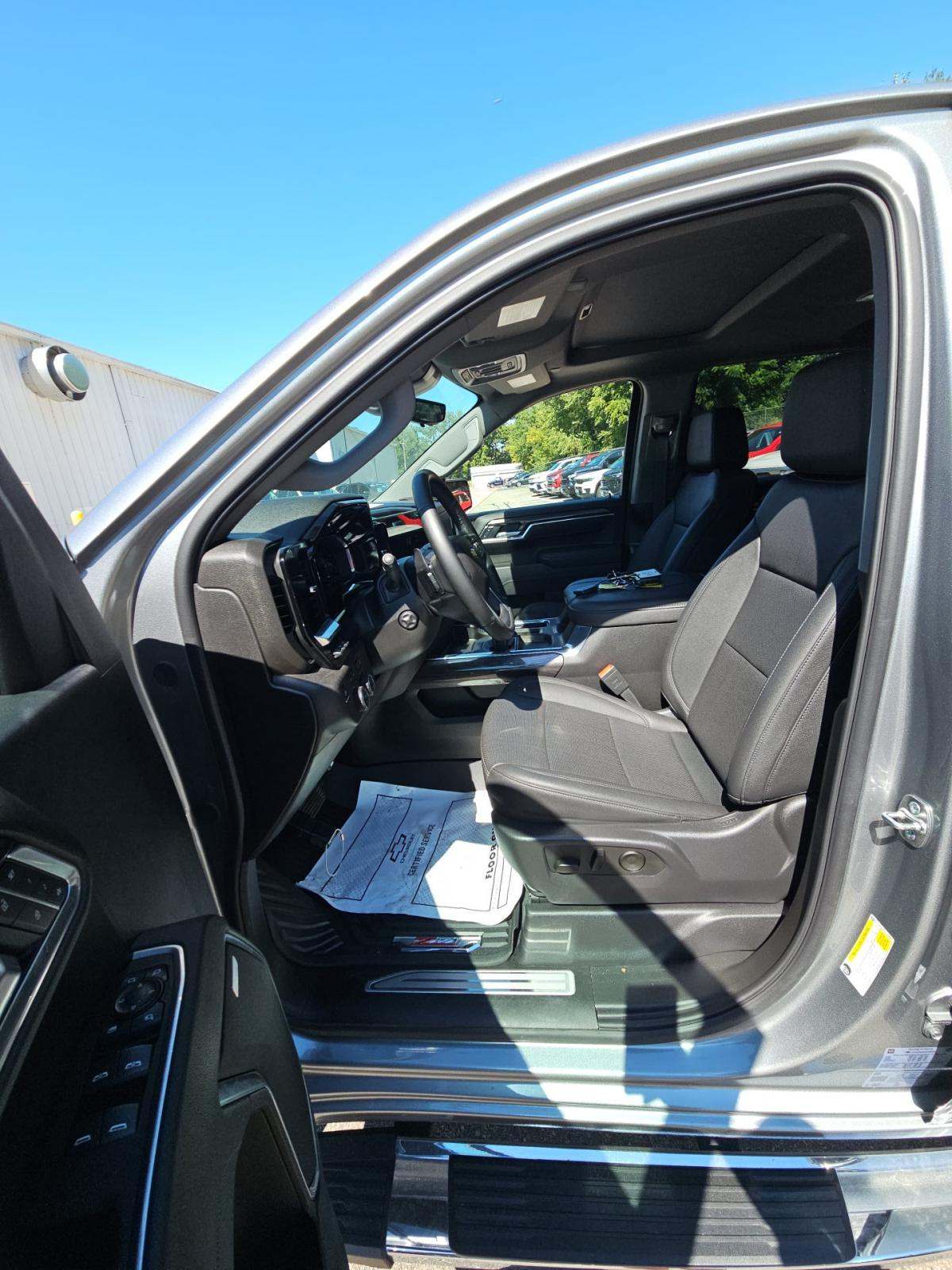 2025 Chevrolet Silverado 1500 LTZ AWD