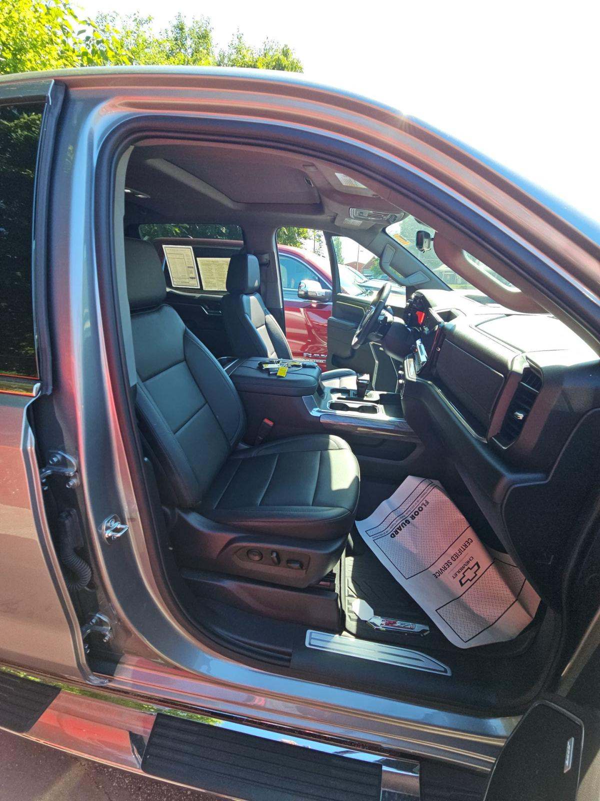 2025 Chevrolet Silverado 1500 LTZ AWD