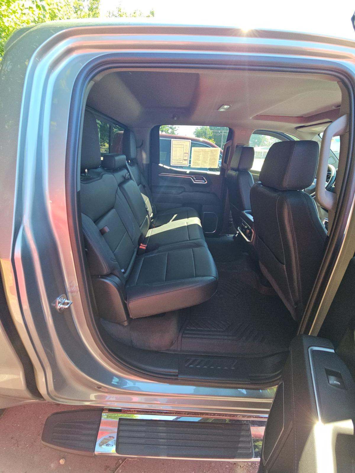 2025 Chevrolet Silverado 1500 LTZ AWD