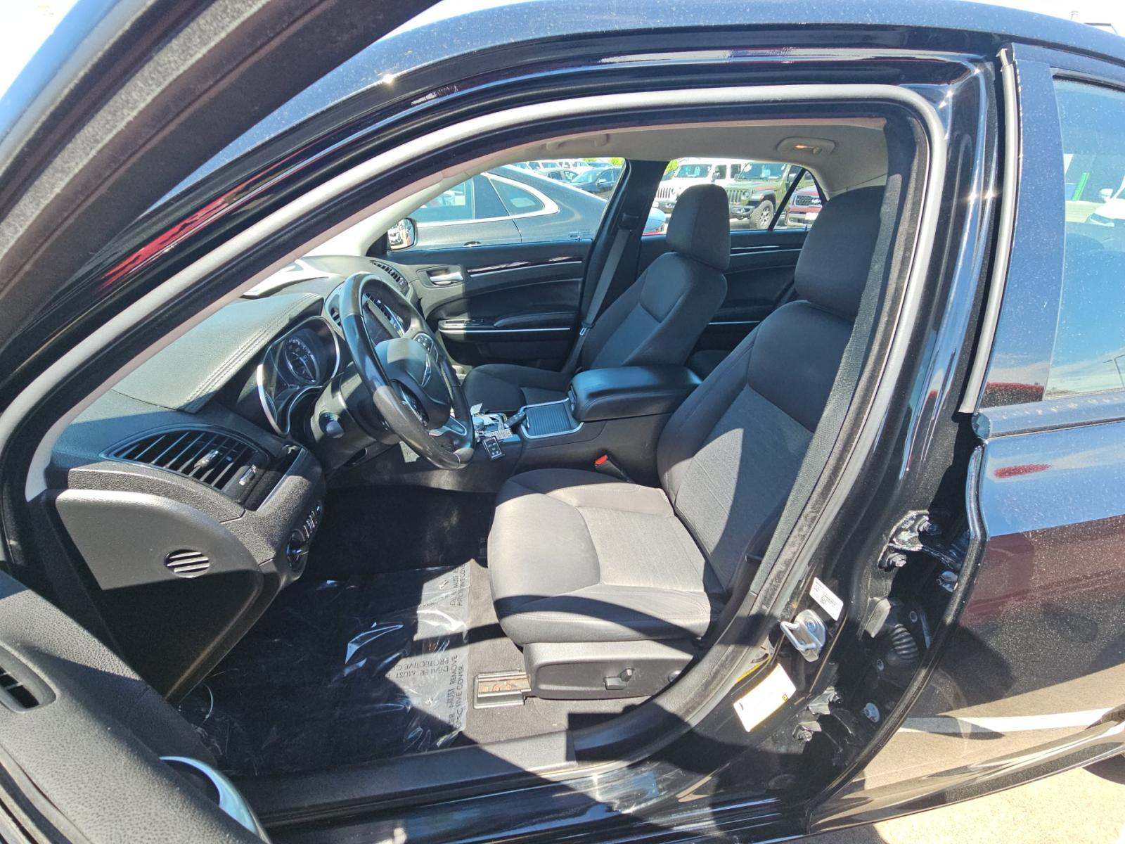 2023 Chrysler 300 Touring RWD
