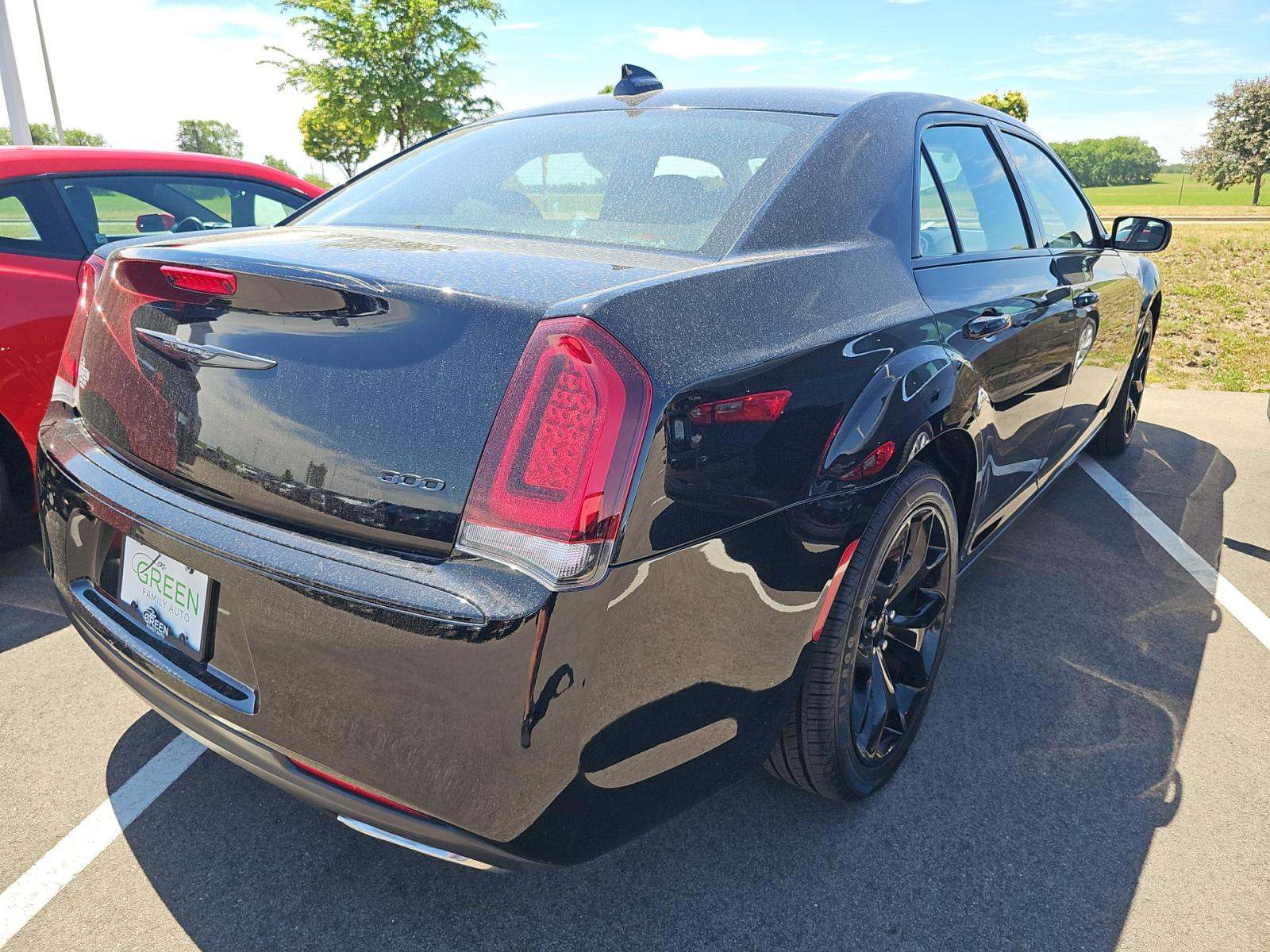 2023 Chrysler 300 Touring RWD