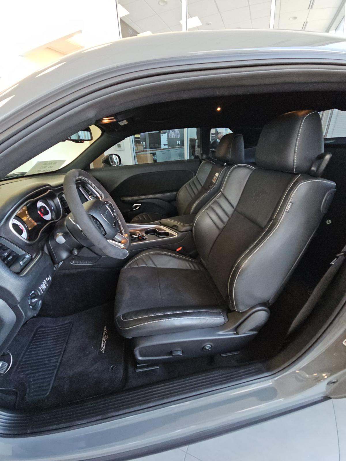 DODGE CHALLENGER - 6