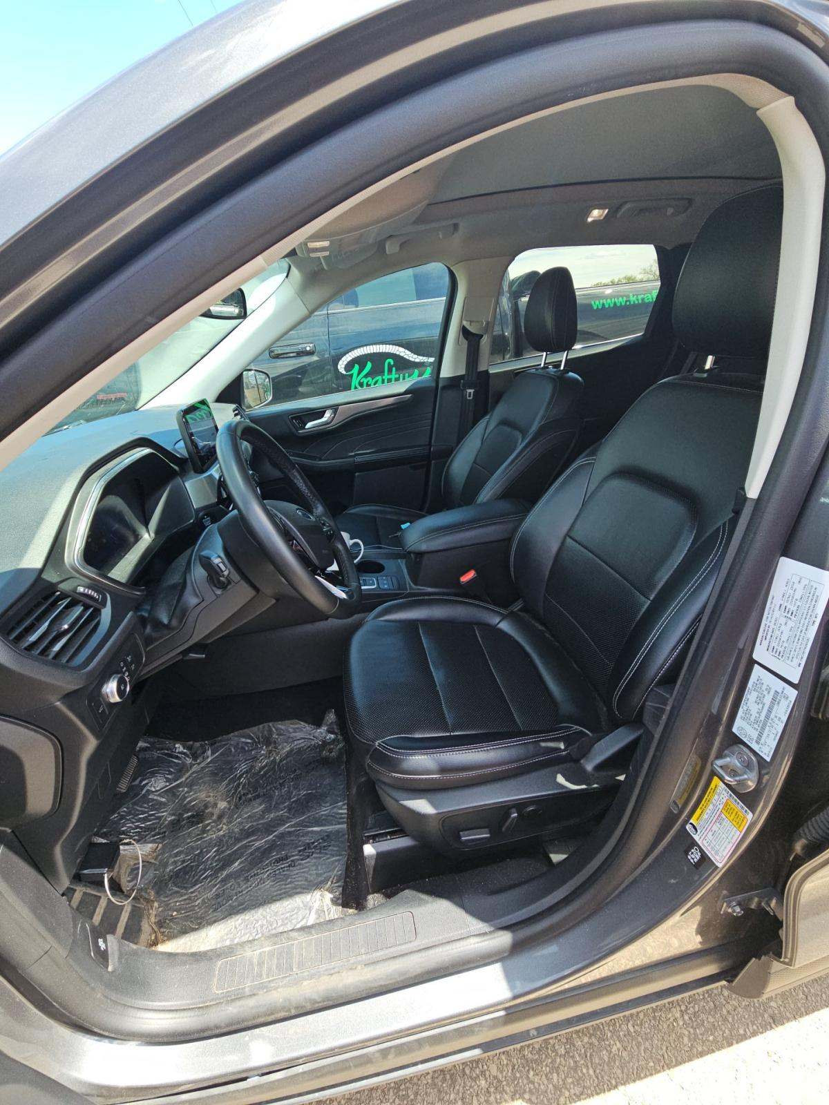 2022 Ford Escape Titanium AWD