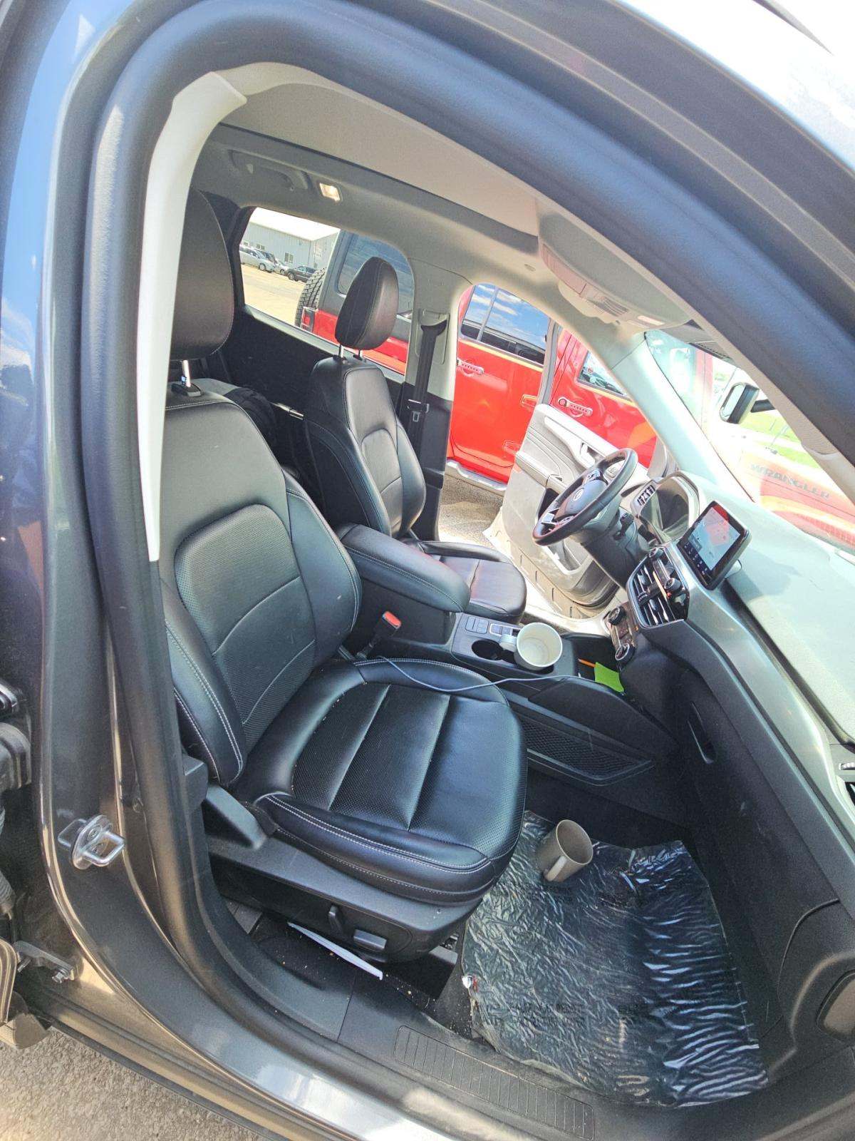 2022 Ford Escape Titanium AWD