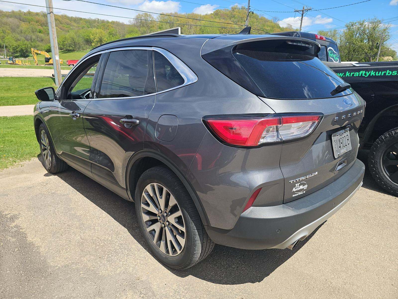 2022 Ford Escape Titanium AWD