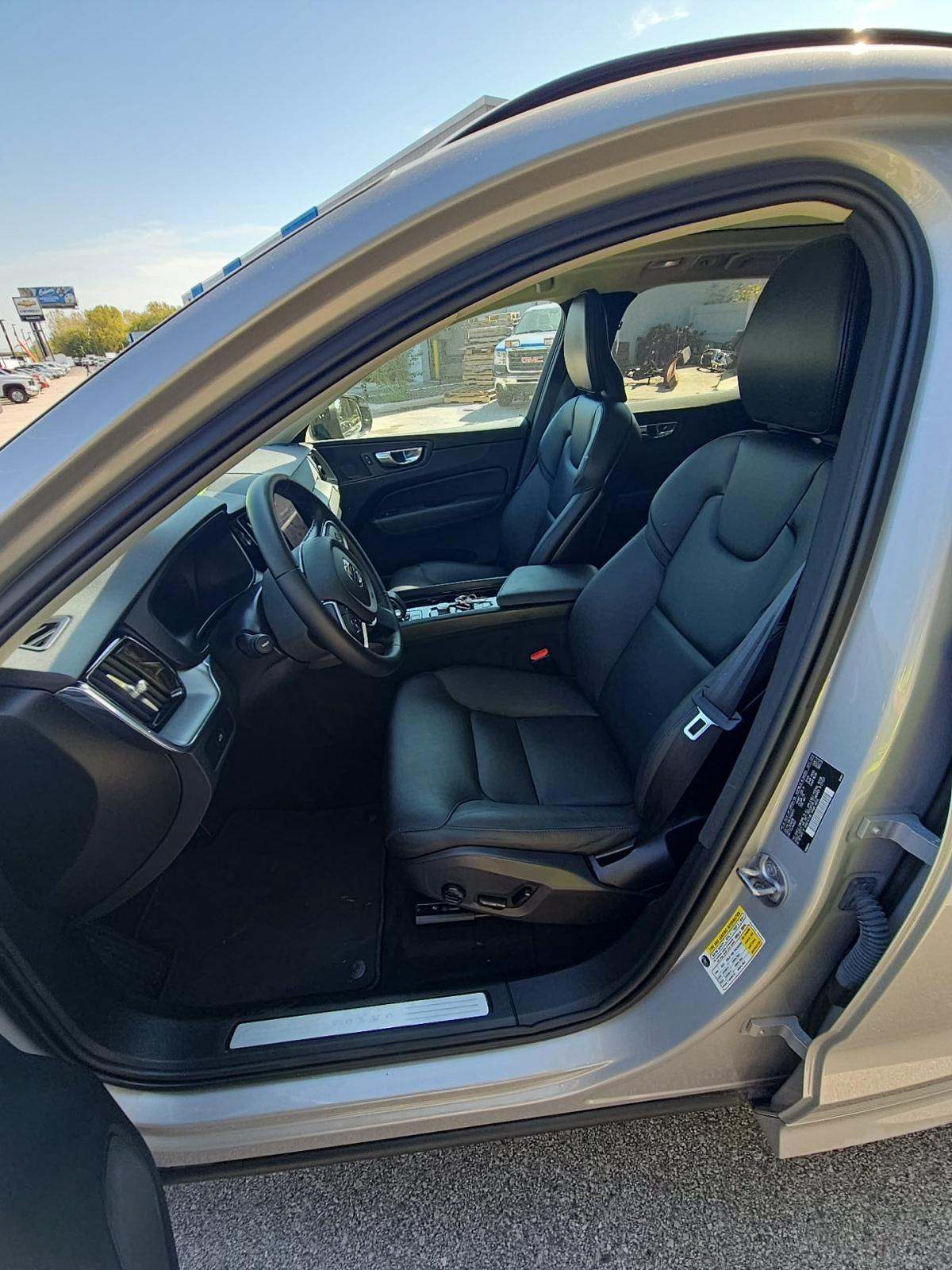 2024 Volvo XC60 B5 Core AWD