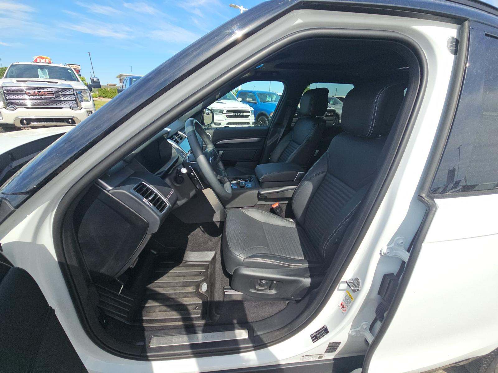 2024 Land Rover Discovery Dynamic SE AWD