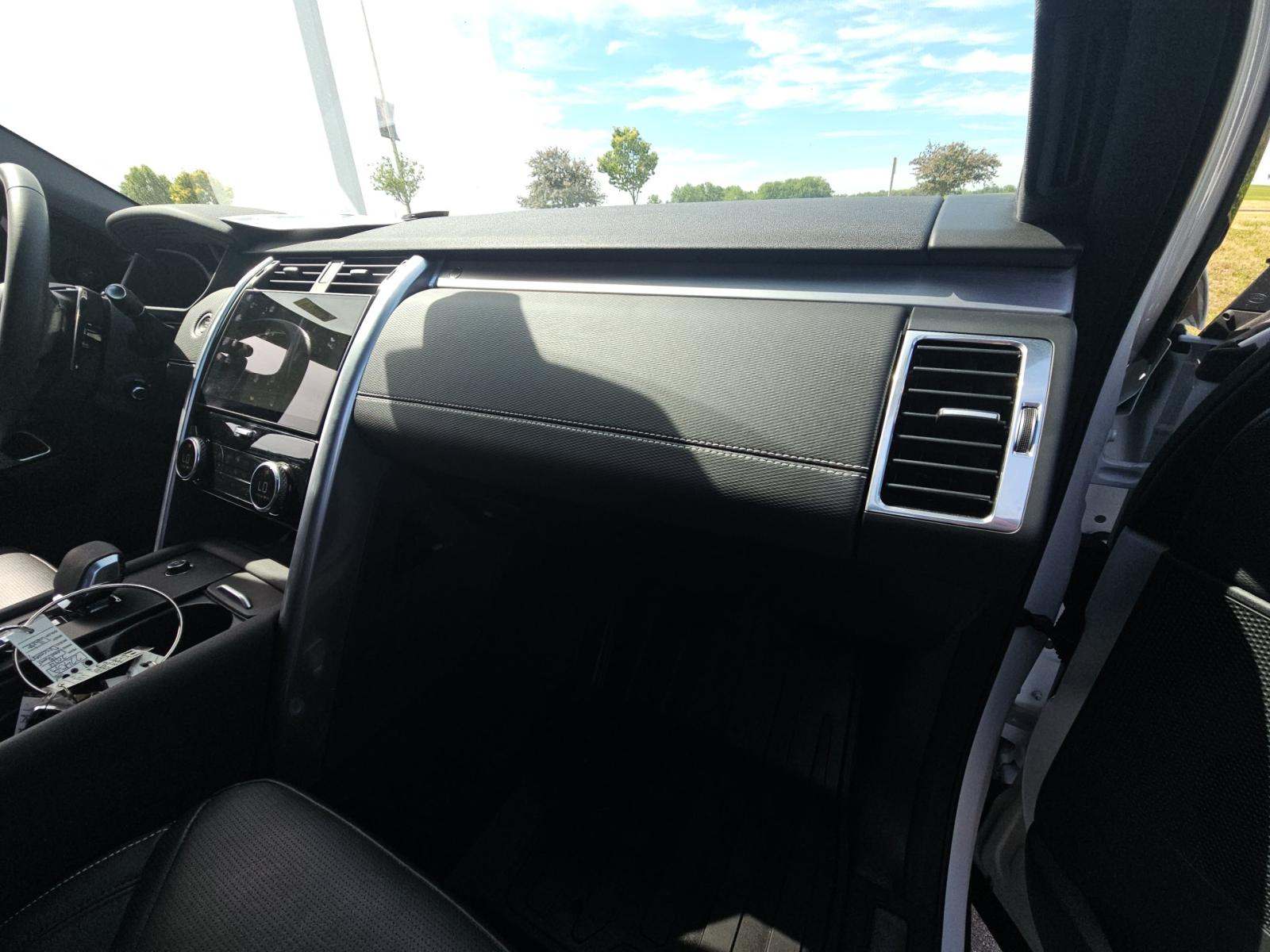 2024 Land Rover Discovery Dynamic SE AWD