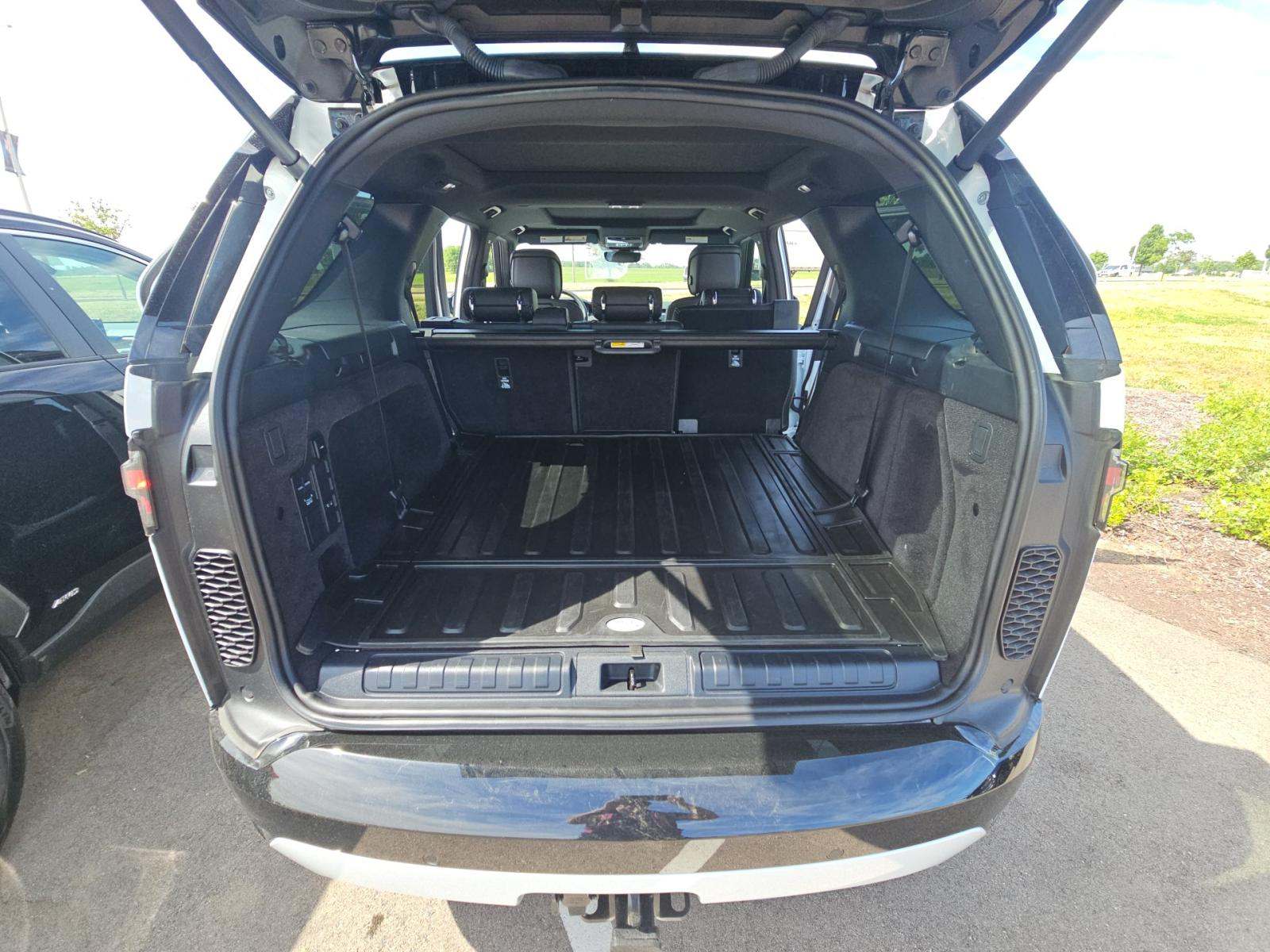 2024 Land Rover Discovery Dynamic SE AWD