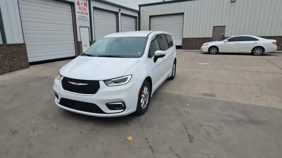 2023 Chrysler Pacifica Touring L 121.6