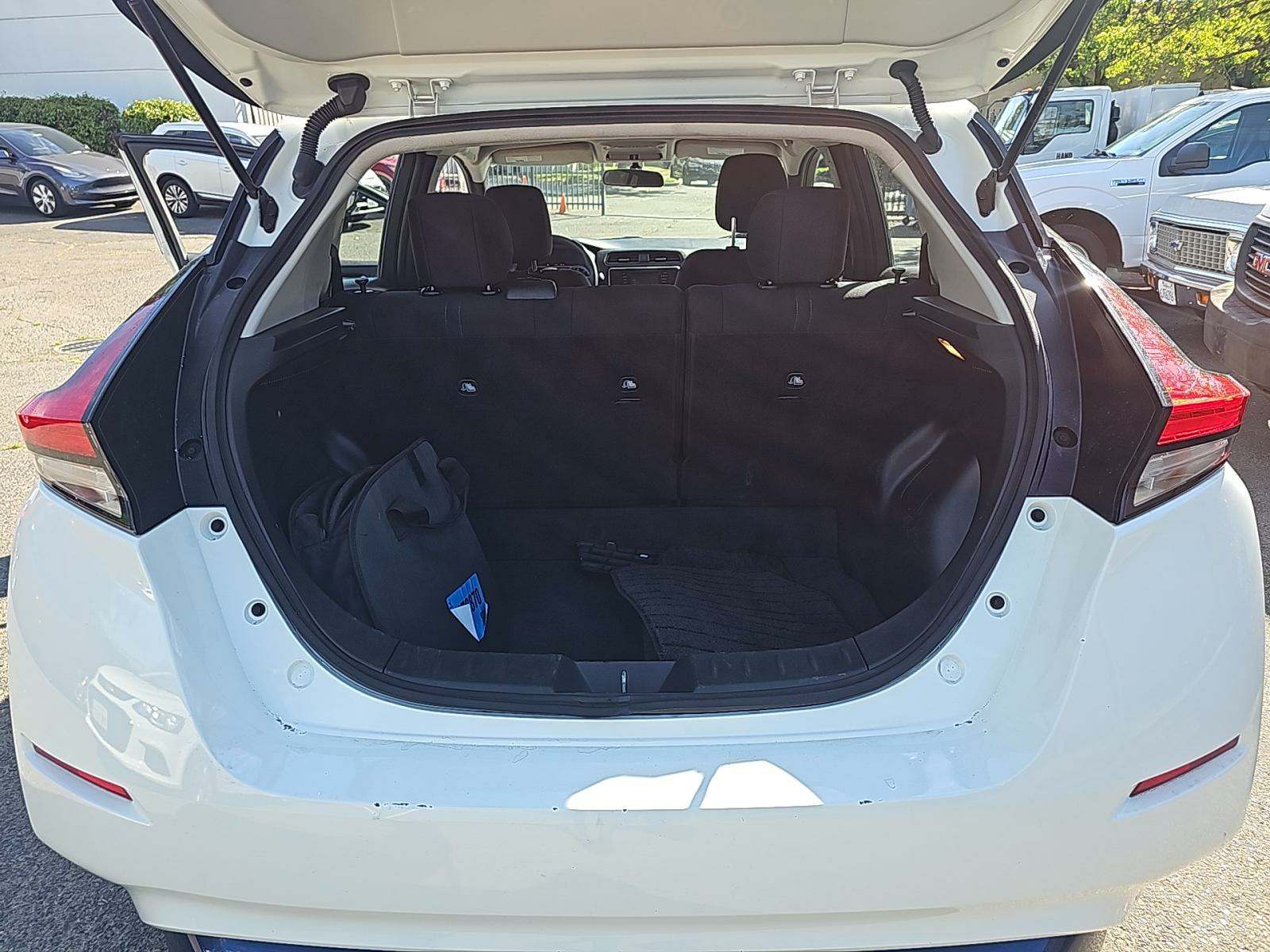 2018 Nissan LEAF S FWD