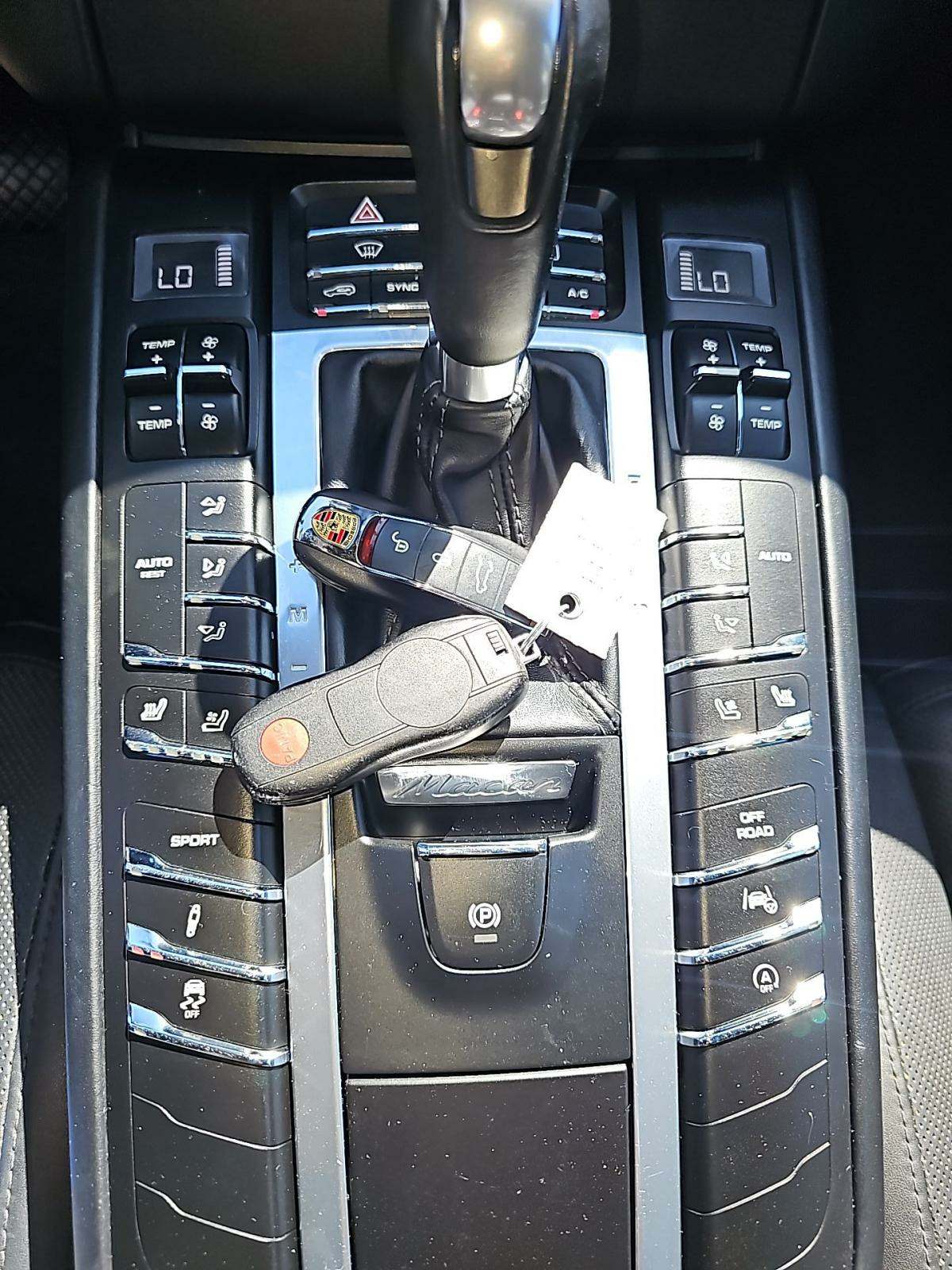 2017 Porsche Macan Turbo AWD