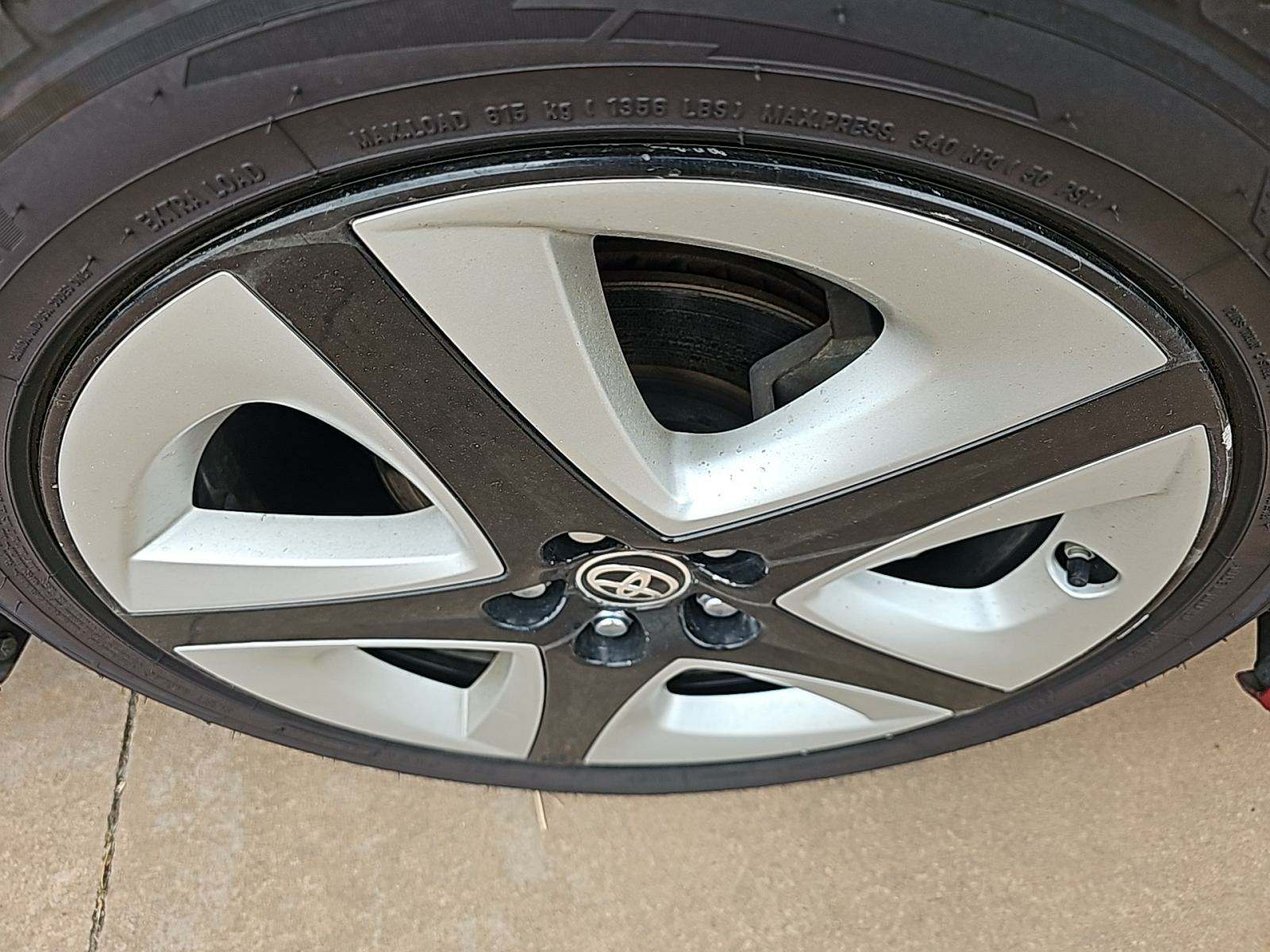 2018 Toyota Prius Four Touring FWD