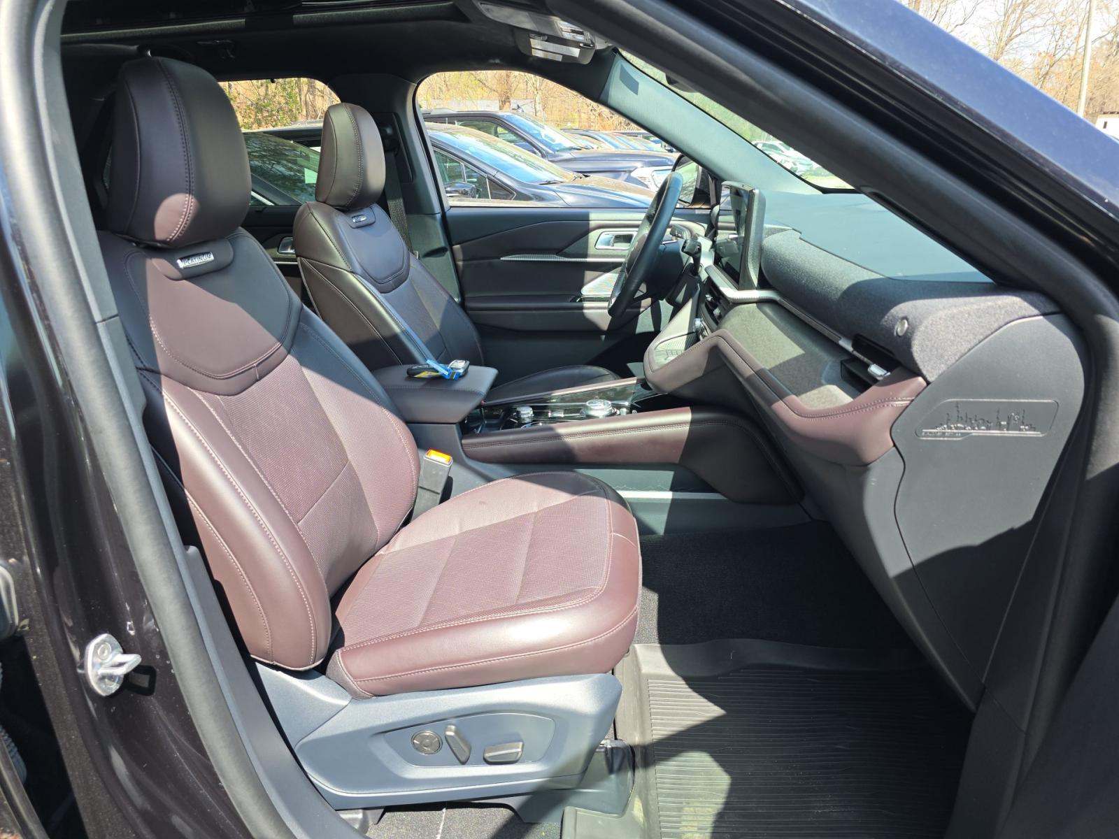 2025 Ford Explorer Platinum AWD